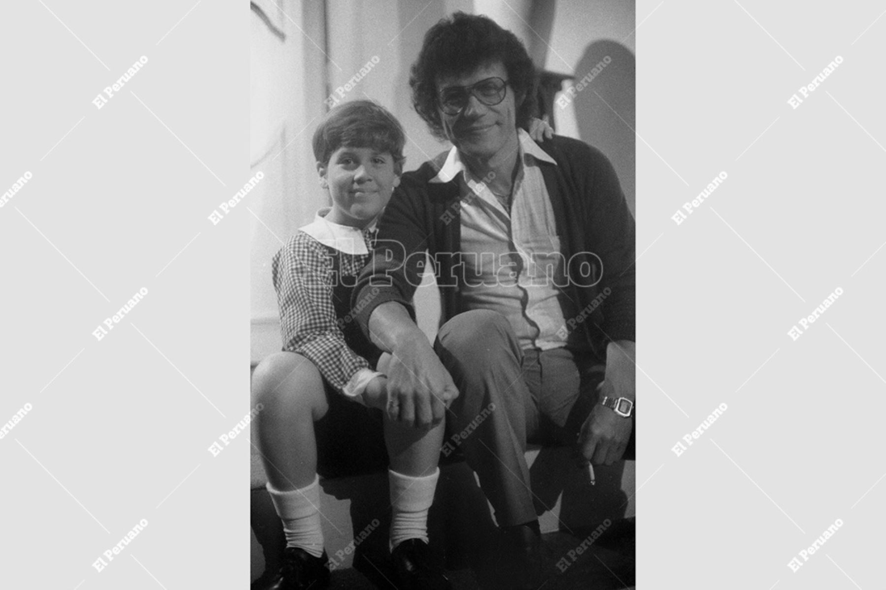 Lima - 5 octubre 1981 / Gian Marco Zignago, al lado de su padre, el cantante Joe Danova. Foto: Archivo Histórico de El Peruano / Pavel Marrul