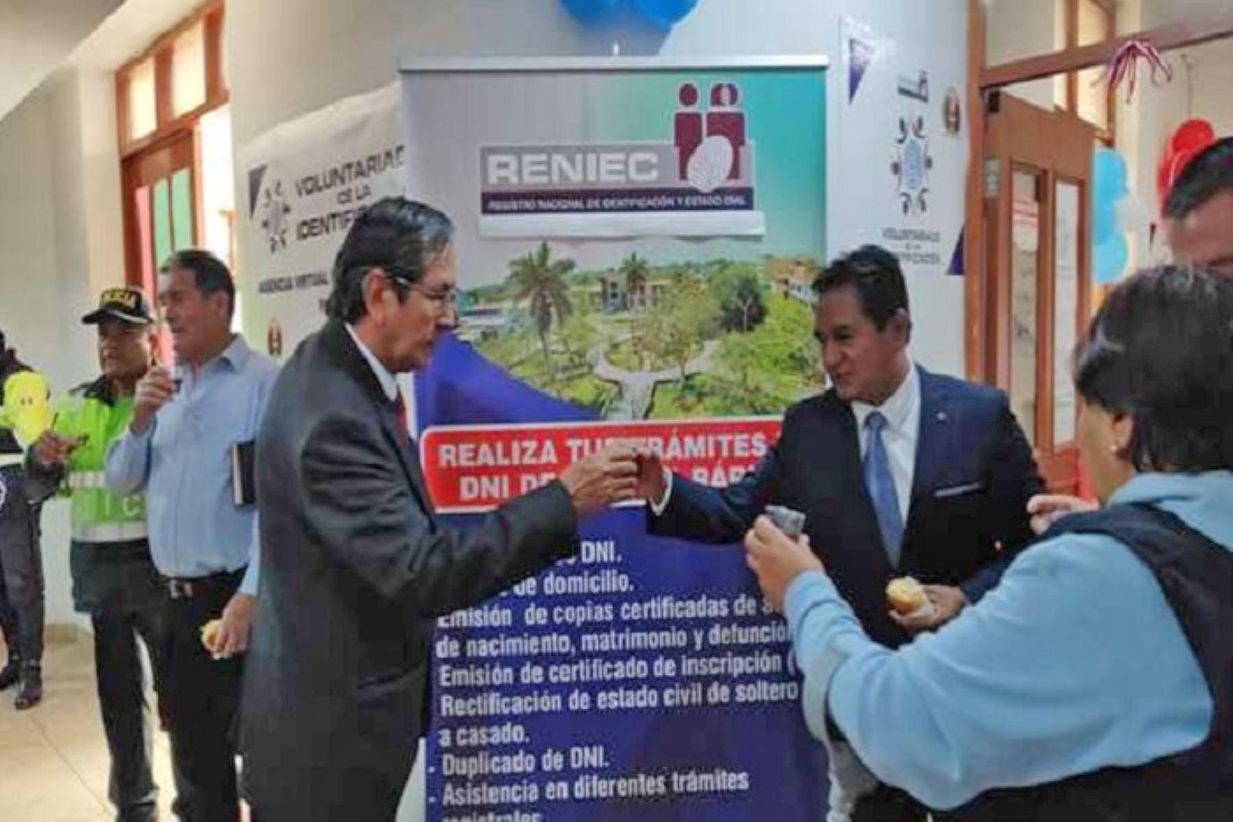 El jefe de la oficina regional de La Libertad, José Terrones, inauguró la oficina del Reniec en Paiján.