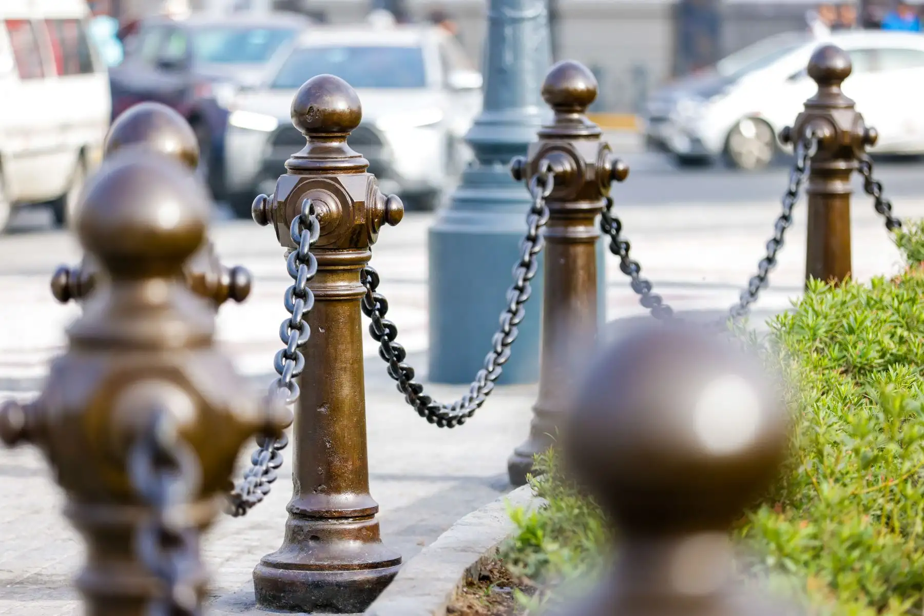 Inaugurada en 1874, la plaza Dos de Mayo del Cercado de Lima es uno de los espacios públicos más importantes de la capital y, además un mejorado punto turístico para visitantes nacionales y extranjeros. Foto: ANDINA/Luis Iparraguirre