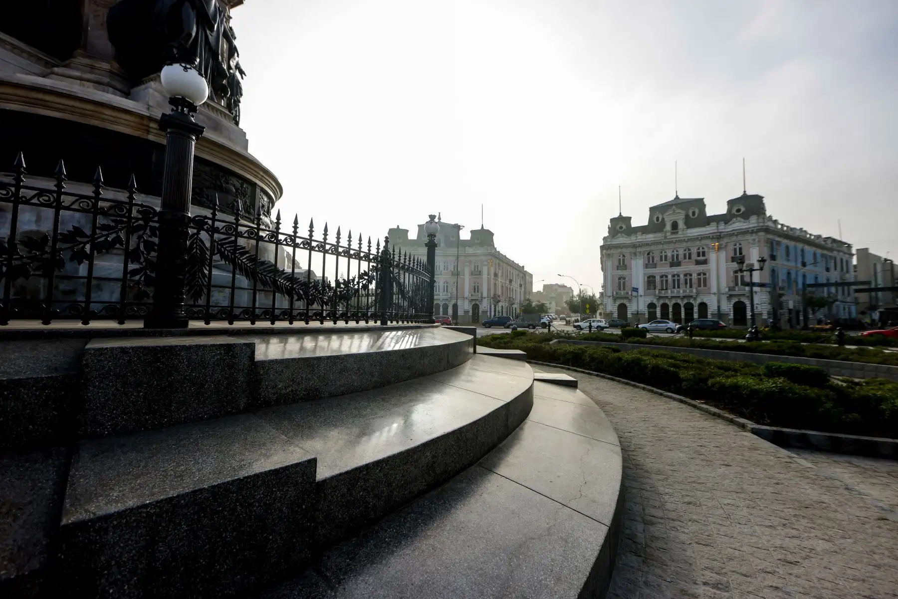 La remodelación de la plaza Dos de Mayo en el Cercado de Lima forma parte de una política de ejecución de obras para la recuperación del Centro Histórico de la ciudad, a cargo de la Municipalidad Metropolitana de Lima. Foto: ANDINA/Luis Iparraguirre