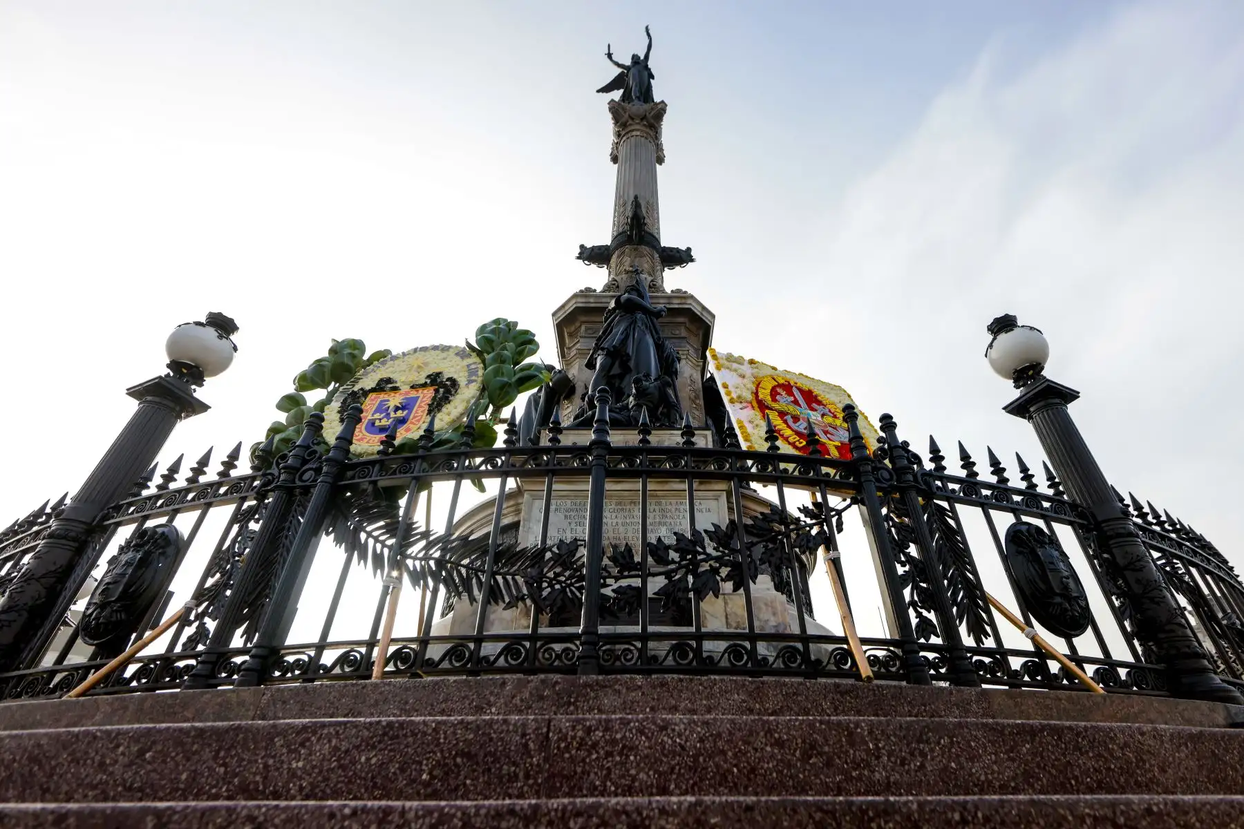 Inaugurada en 1874, la plaza Dos de Mayo del Cercado de Lima es uno de los espacios públicos más importantes de la capital y, además un mejorado punto turístico para visitantes nacionales y extranjeros. Foto: ANDINA/Luis Iparraguirre