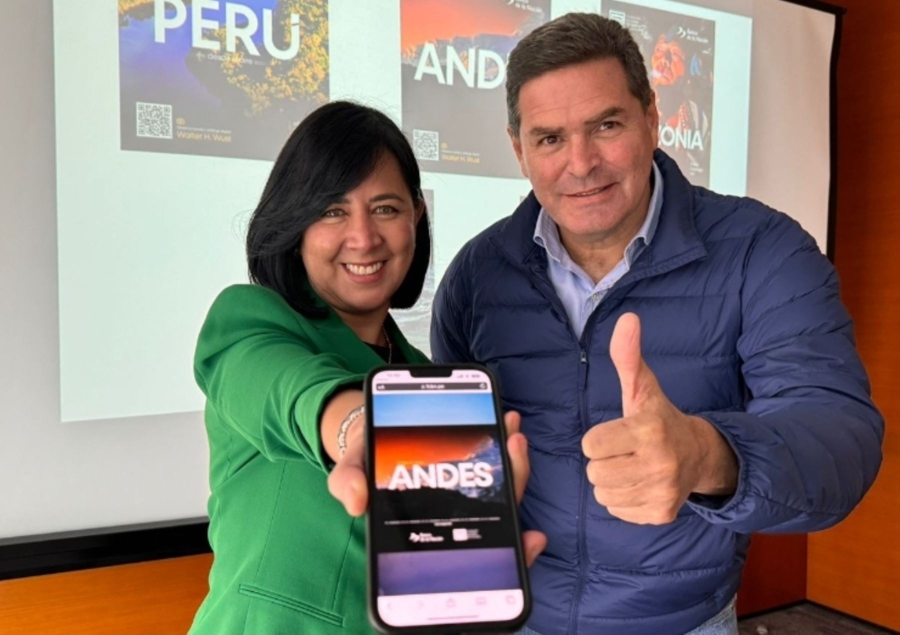Presentan primera colección digital de libros interactivos sobre el Perú.