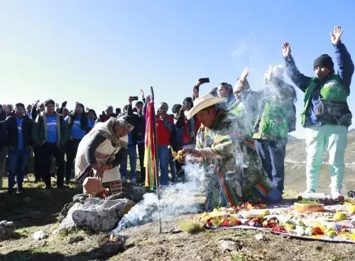 Autoridades regionales de Junín prohibieron el ingreso de bebidas en envases de vidrio al nevado Huaytapallana para evitar la contaminación de esa área de conservación regional.