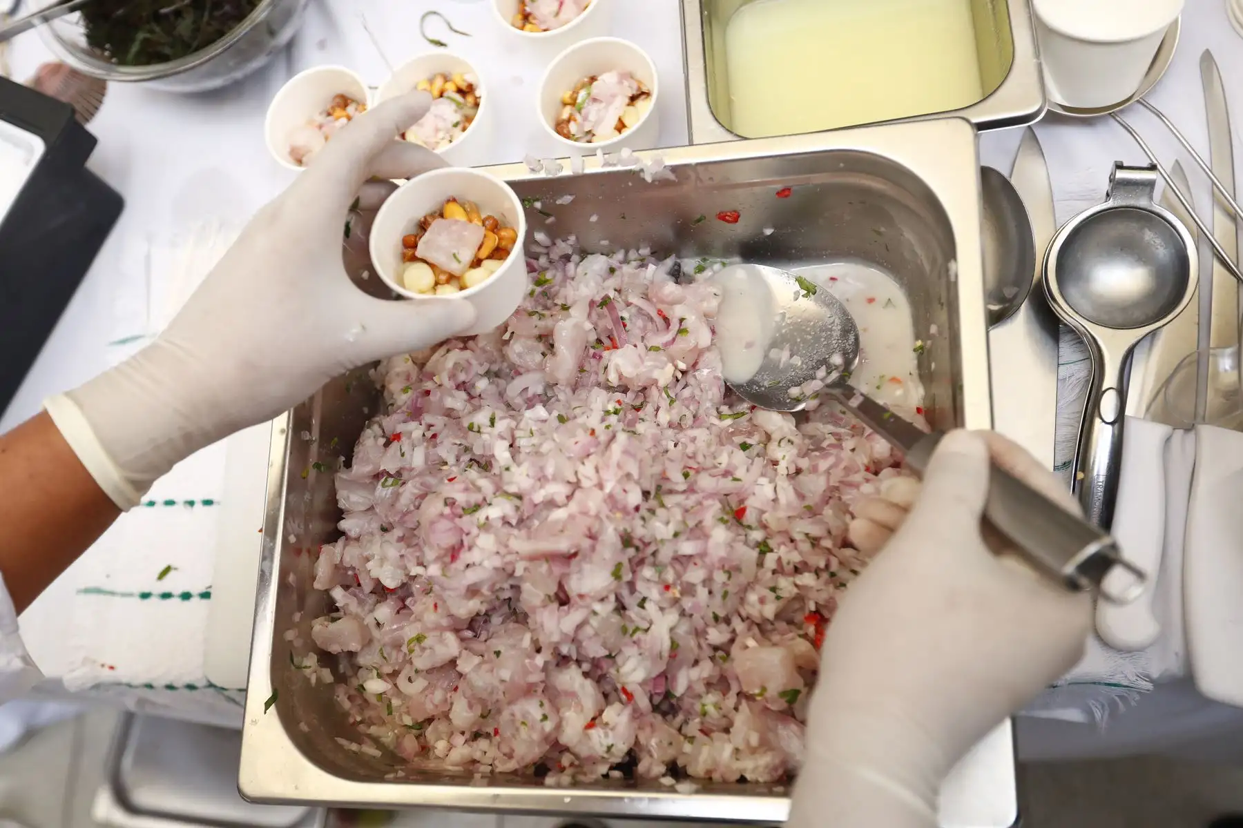 Durante el lanzamiento de la fiesta de San Pedrito de Chimbote - Edición Bicentenario en el Ministerio de Cultura, se realizó una exhibición y degustación de platos típicos chimbotanos, principalmente el ceviche y la causa. Foto: ANDINA/Daniel Bracamonte