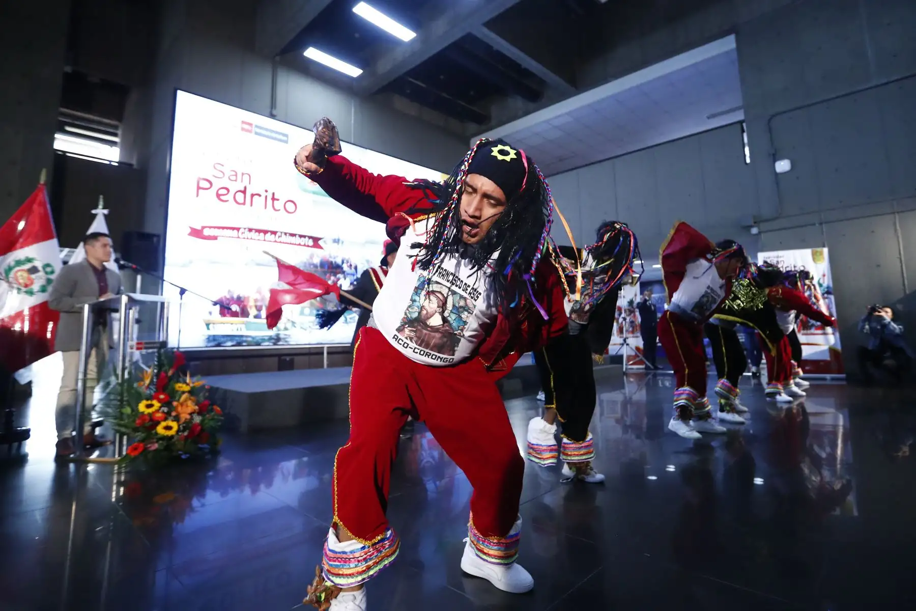 Un elenco de danza de música folclórica de Áncash realizó un performance en vivo con motivo del lanzamiento de la fiesta de San Pedrito de Chimbote - Edición Bicentenario, en la sede del Ministerion de Cultura de San Borja. Foto: ANDINA/Daniel Bracamonte