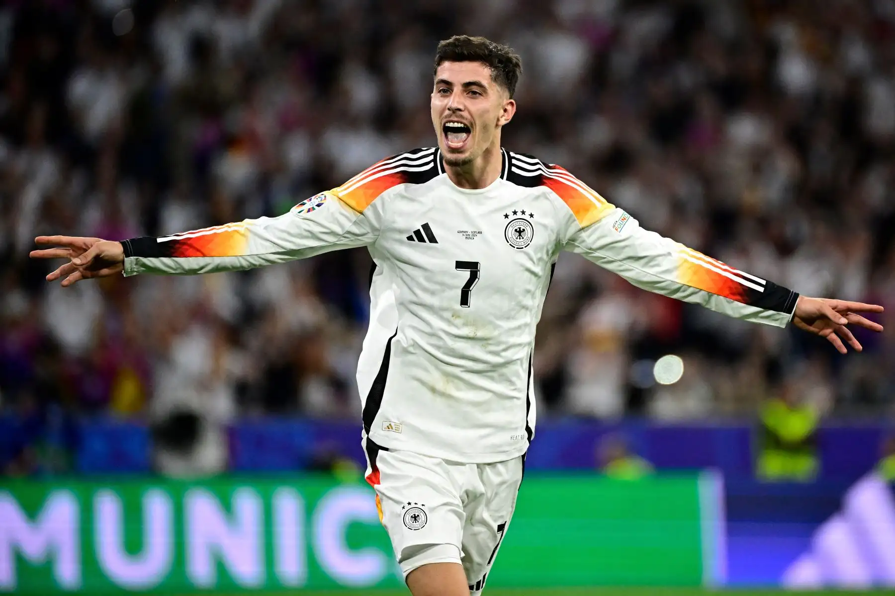 El delantero alemán # 07 Kai Havertz celebra marcar el tercer gol de su equipo desde el punto de penalti durante el partido de fútbol del Grupo A de la UEFA Euro 2024 entre Alemania y Escocia en el Munich Football Arena de Munich el 14 de junio de 2024. Foto: AFP
