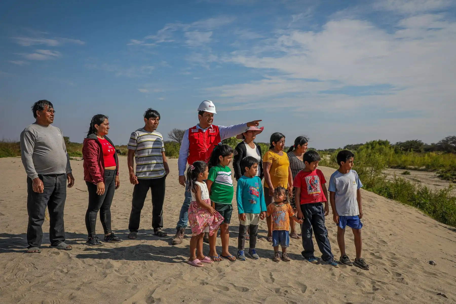 La Autoridad Nacional de Infraestructura (ANIN) dio inicio a la construcción de las defensas ribereñas del río Motupe, con la colocación simbólica de la primera piedra de este proyecto, que beneficiará a más de 32 mil habitantes de la provincia de Lambayeque, y que tiene una inversión estimada de 455 millones de soles.
Foto. Difusión