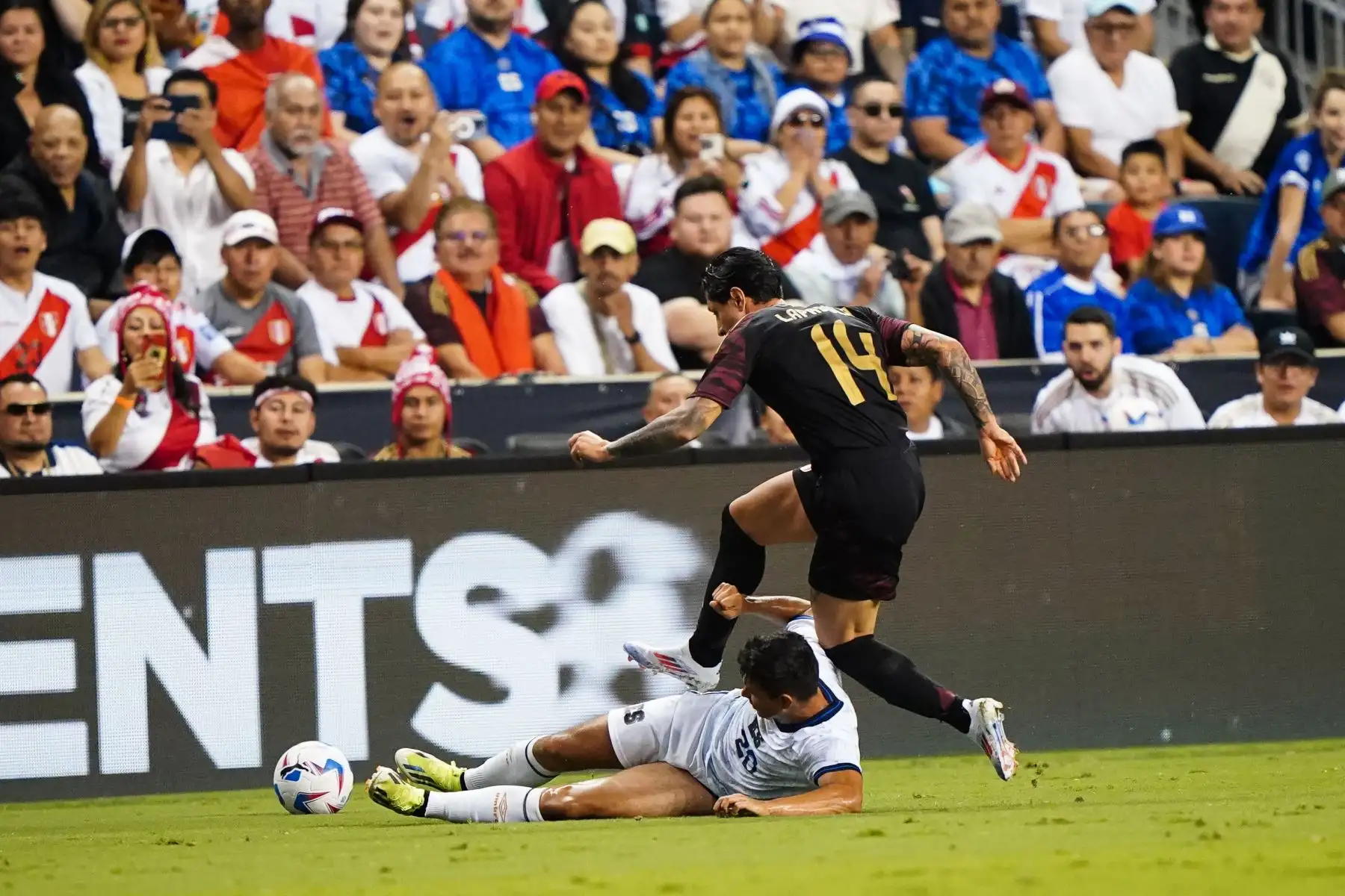 La selección de Perú  en la ciudad estadounidense de Chester (Pensilvania) el último ajuste a sus piezas en un partido amistoso con la de El Salvador de cara a la Copa América que comenzará el 20 de junio. Foto: Difusión