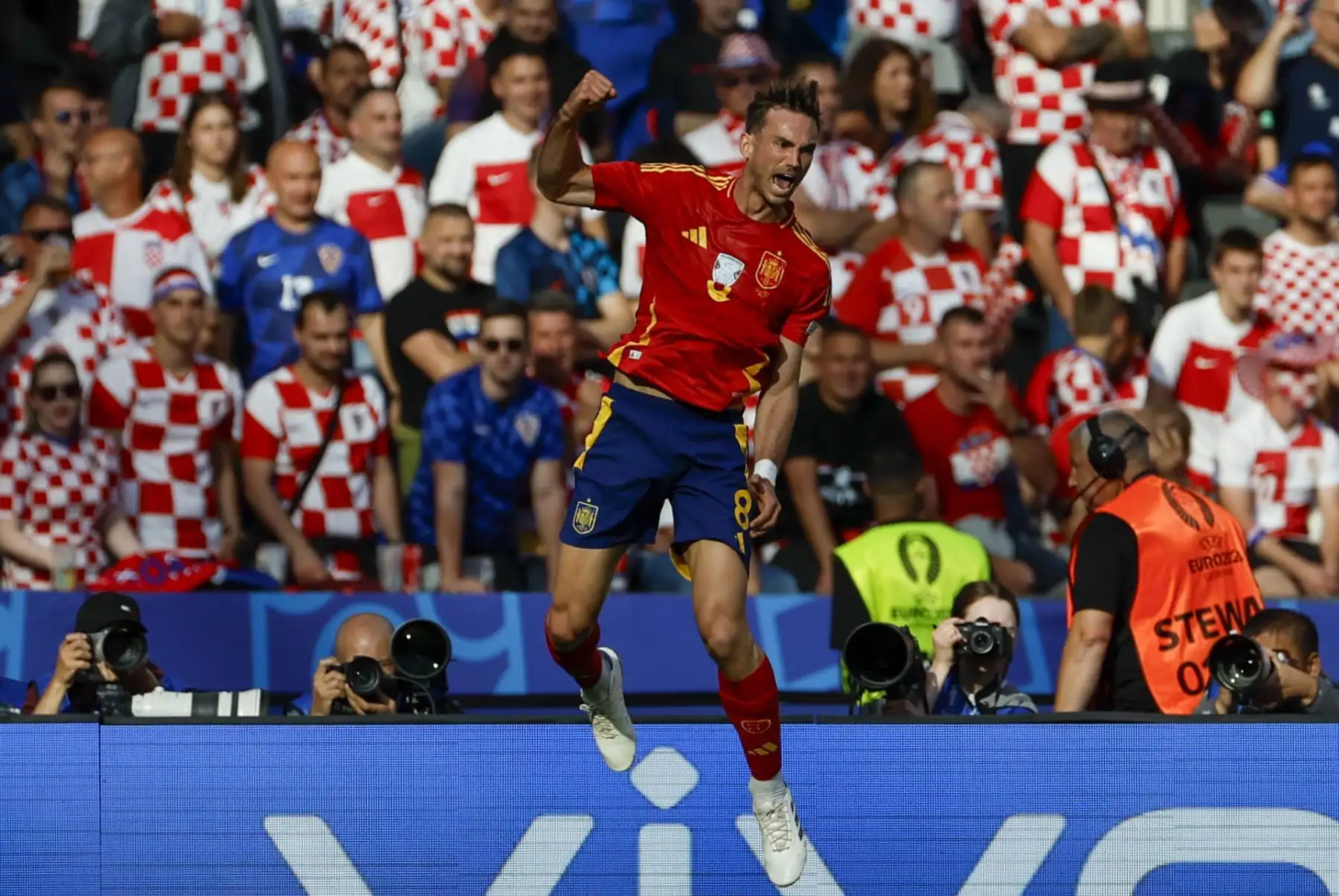 El centrocampista de la selección española Fabián Ruiz celebra tras marcar el 2-0 durante el partido del grupo B de la Eurocopa 2024 entre España y Croacia, este sábado en el Estadio Olímpico de Berlín. Foto: EFE