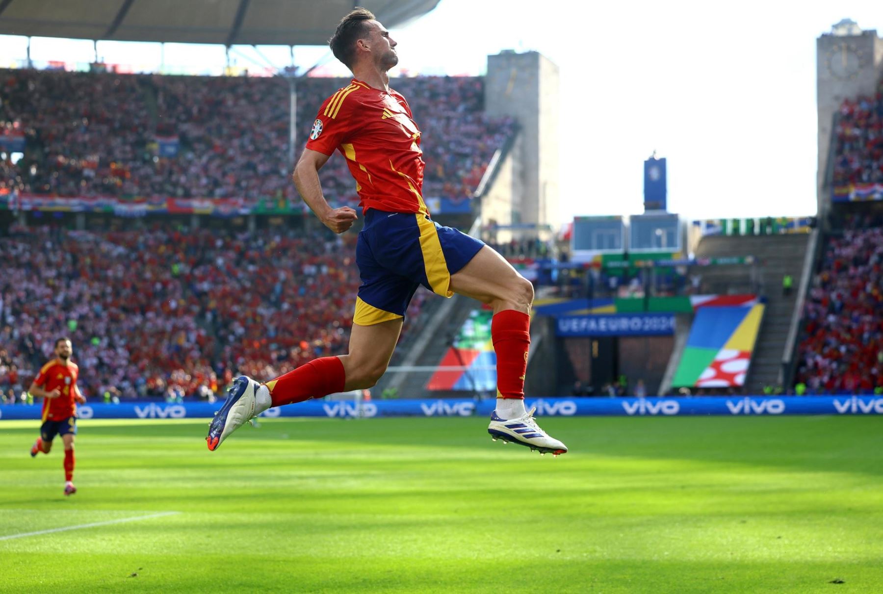 Fabián Ruiz de España celebra tras marcar el segundo gol de su equipo durante el partido del grupo B de la UEFA EURO 2024 entre España y Croacia. EFE