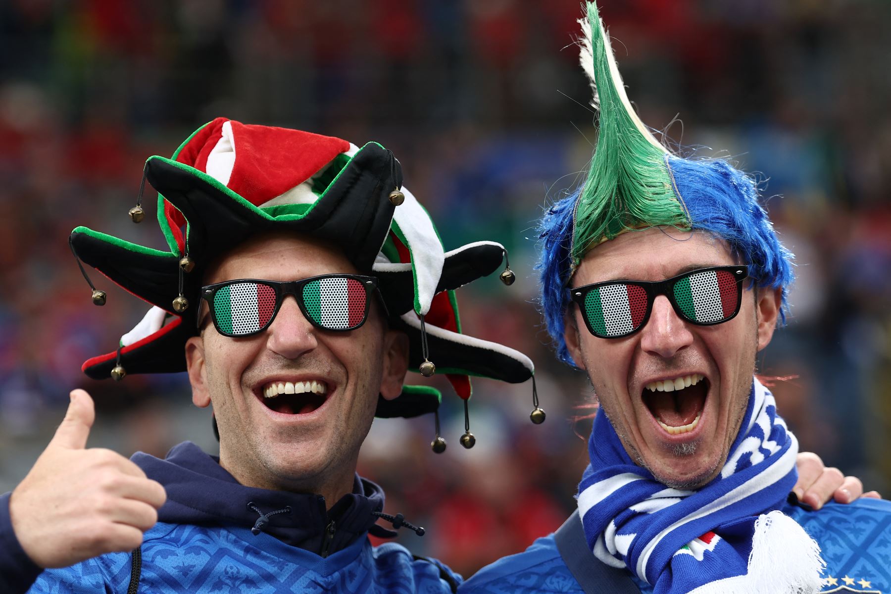 Los aficionados de Italia celebran en las tribunas antes del partido de fútbol del Grupo B de la UEFA Euro 2024 entre Italia y Albania en el BVB Stadion en Dortmund, Alemania occidental.
Foto: AFP