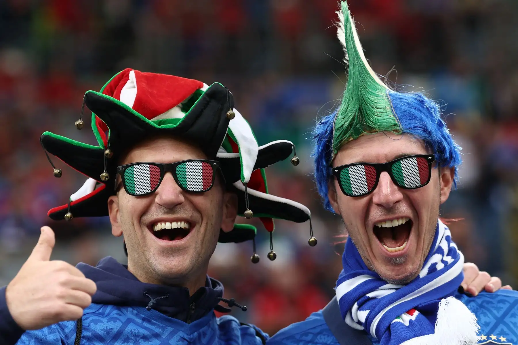 Los aficionados de Italia celebran en las tribunas antes del partido de fútbol del Grupo B de la UEFA Euro 2024 entre Italia y Albania en el BVB Stadion en Dortmund, Alemania occidental.
Foto: AFP
