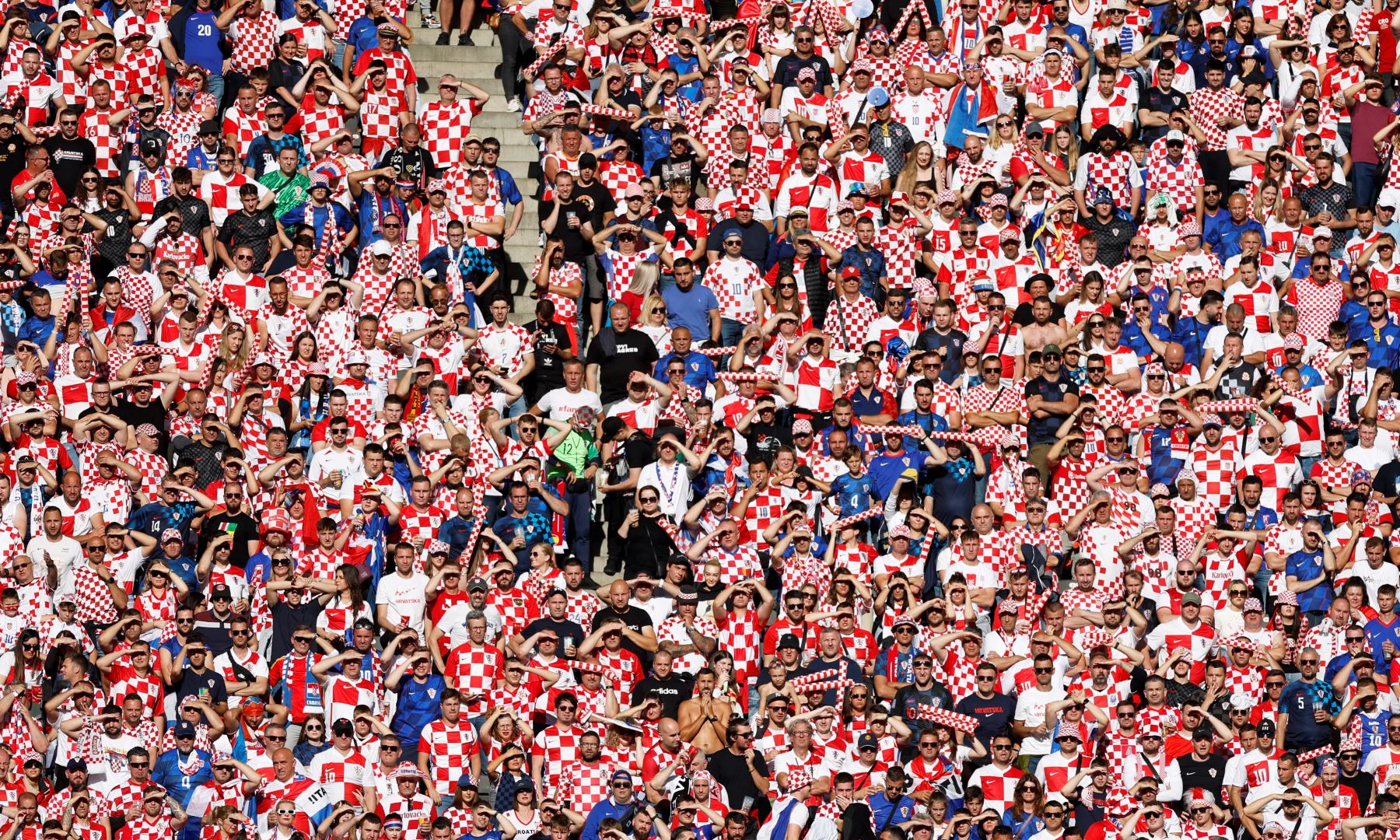 Los seguidores de Croacia se encuentran en las tribunas durante el partido de fútbol del Grupo B de la UEFA Euro 2024 entre España y Croacia en el Olympiastadion de Berlín.
Foto: AFP
