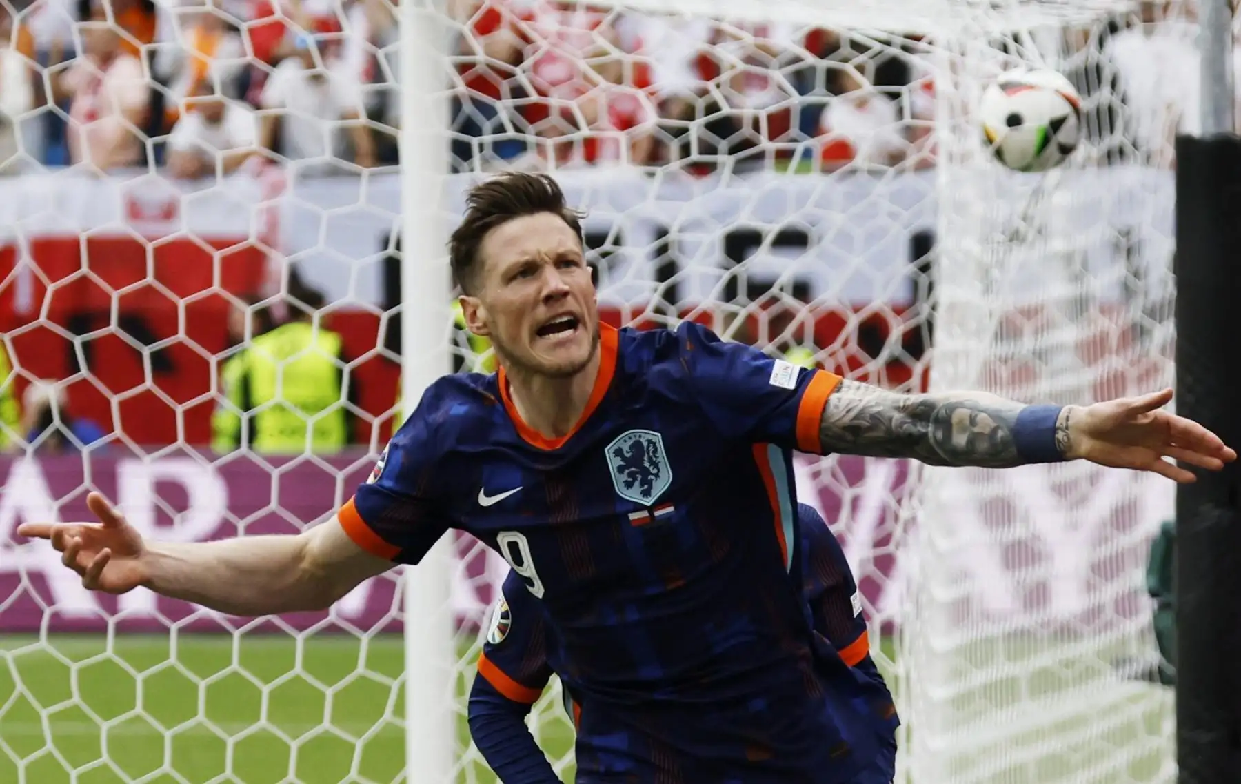 Wout Weghorst de Holanda celebra marcar el gol 1-2 durante el partido del grupo D de la UEFA EURO 2024 entre Polonia y Holanda, en Hamburgo. Foto: EFE
