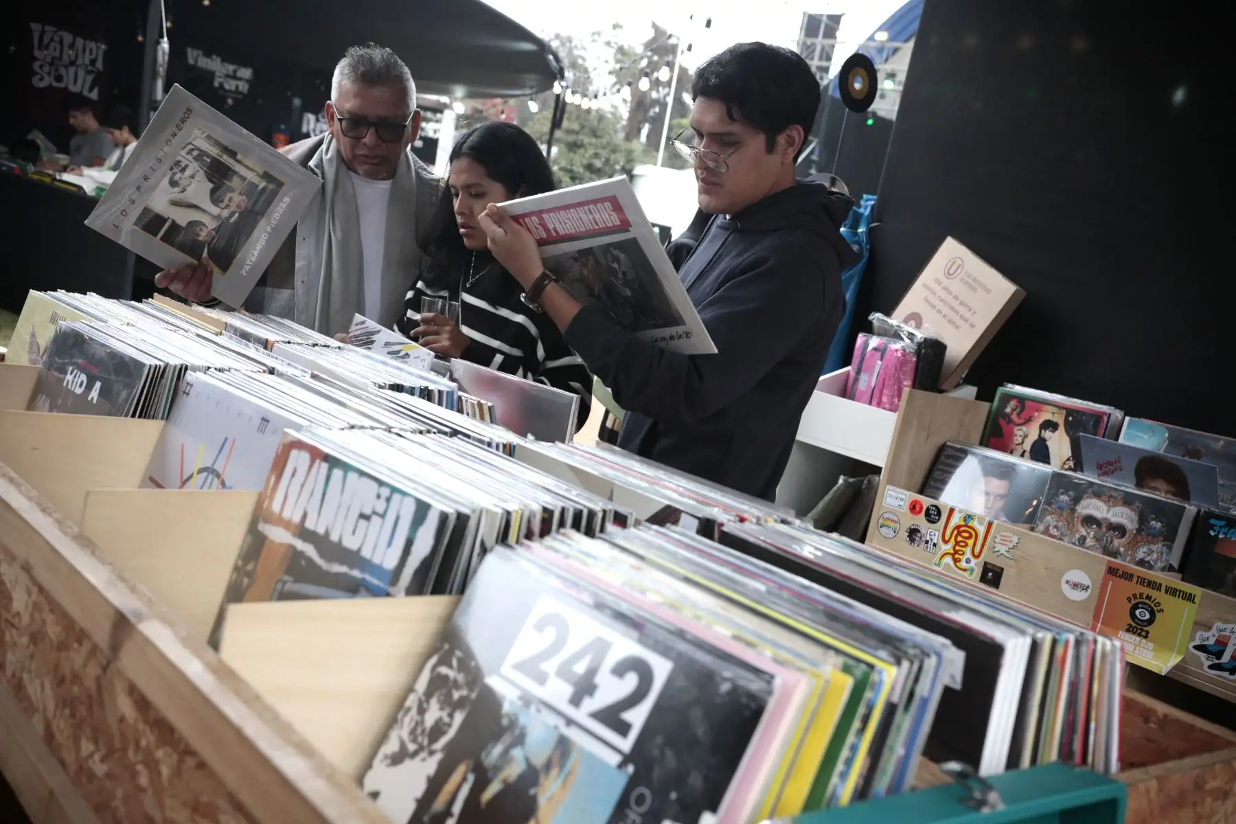Más de 15 mil vinilos son exhibidos en el Festival Internacional del Vinilo en la Concha Acústica del Campo de Marte.
Foto:ANDINA /Lino Chipana