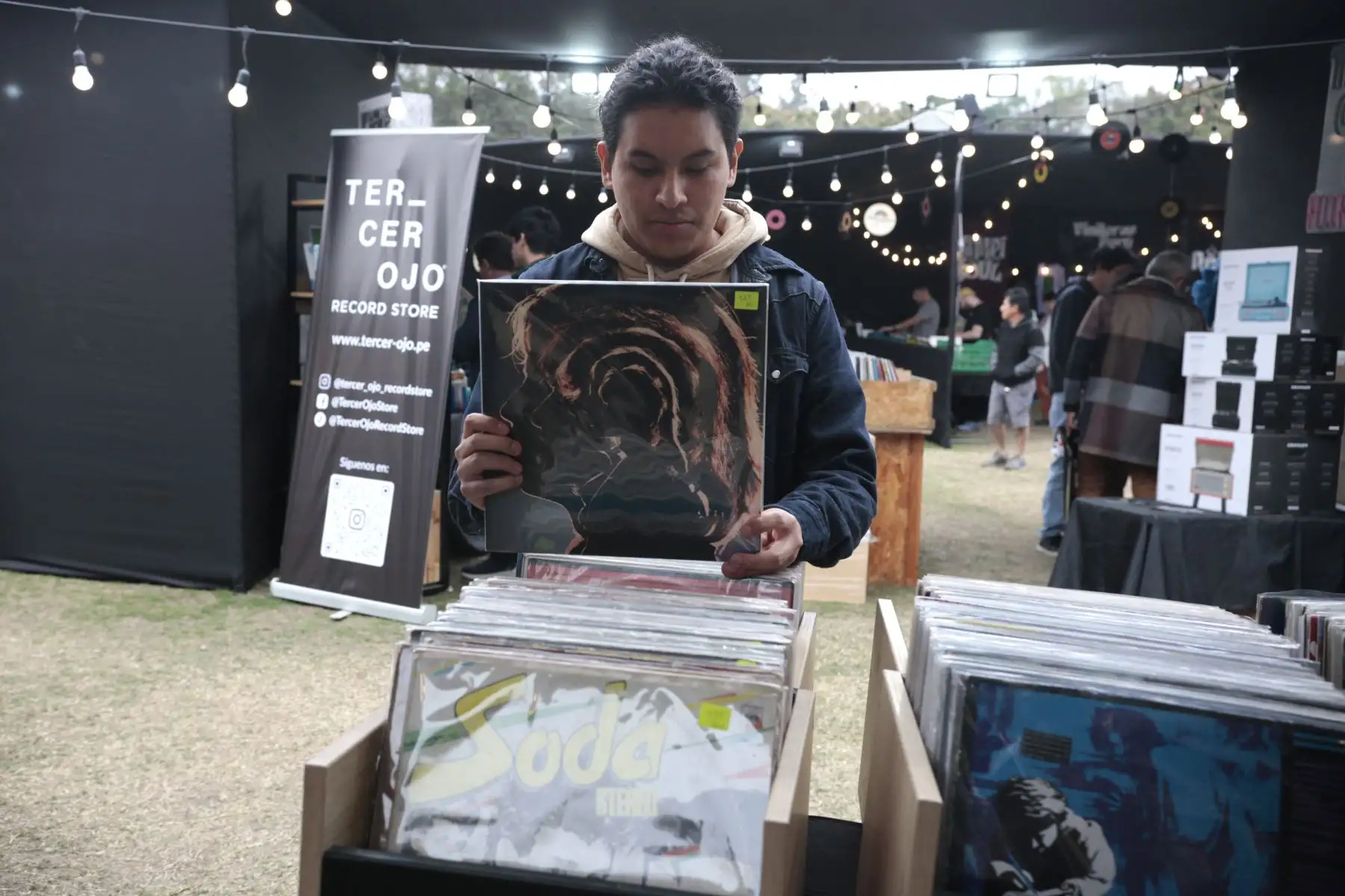 45 stands estarán en el festival ofreciendo productos principalmente de vinilos (de zona Quilca, independientes y de todo tipo), CDs, ilustraciones, libros, ropa, arte, entre otros.
Foto:ANDINA /Lino Chipana