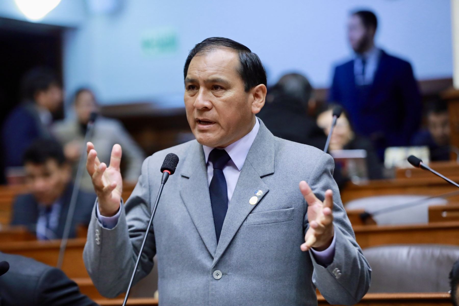 Congresista Flavio Cruz.