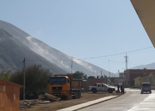 El fuerte sismo de magnitud 6.3 registrado ayer en Arequipa provocó la caída de piedras en diversas zonas de Caravelí, en Arequipa; sin embargo, el COER descartó el bloqueo de vías.