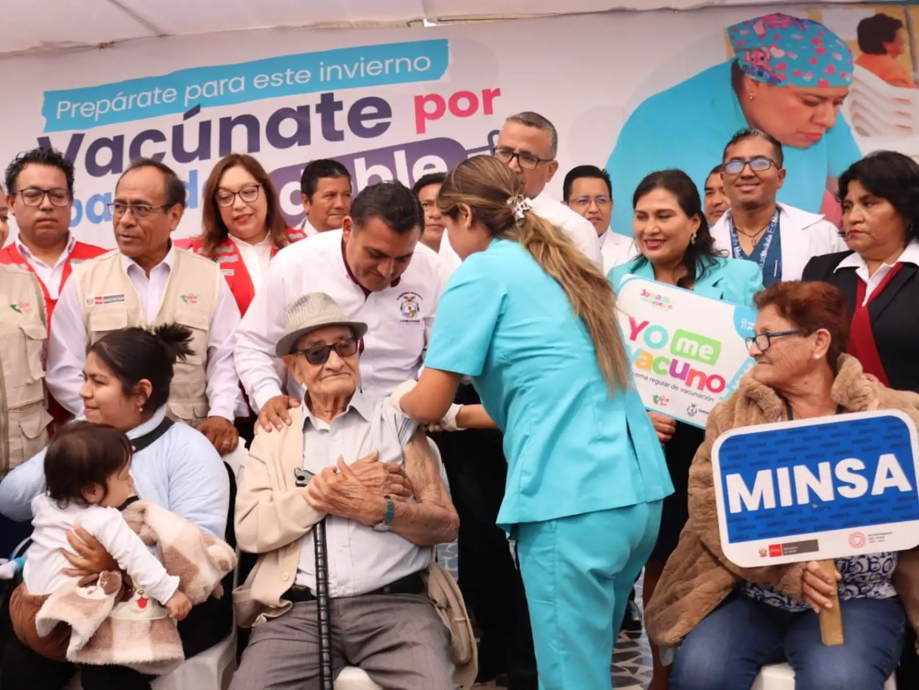 Un total de 116,000 adultos mayores se espera inmunizar en Lambayeque como medida de prevención ante las bajas temperaturas que se registran en dicha región. ANDINA/Difusión