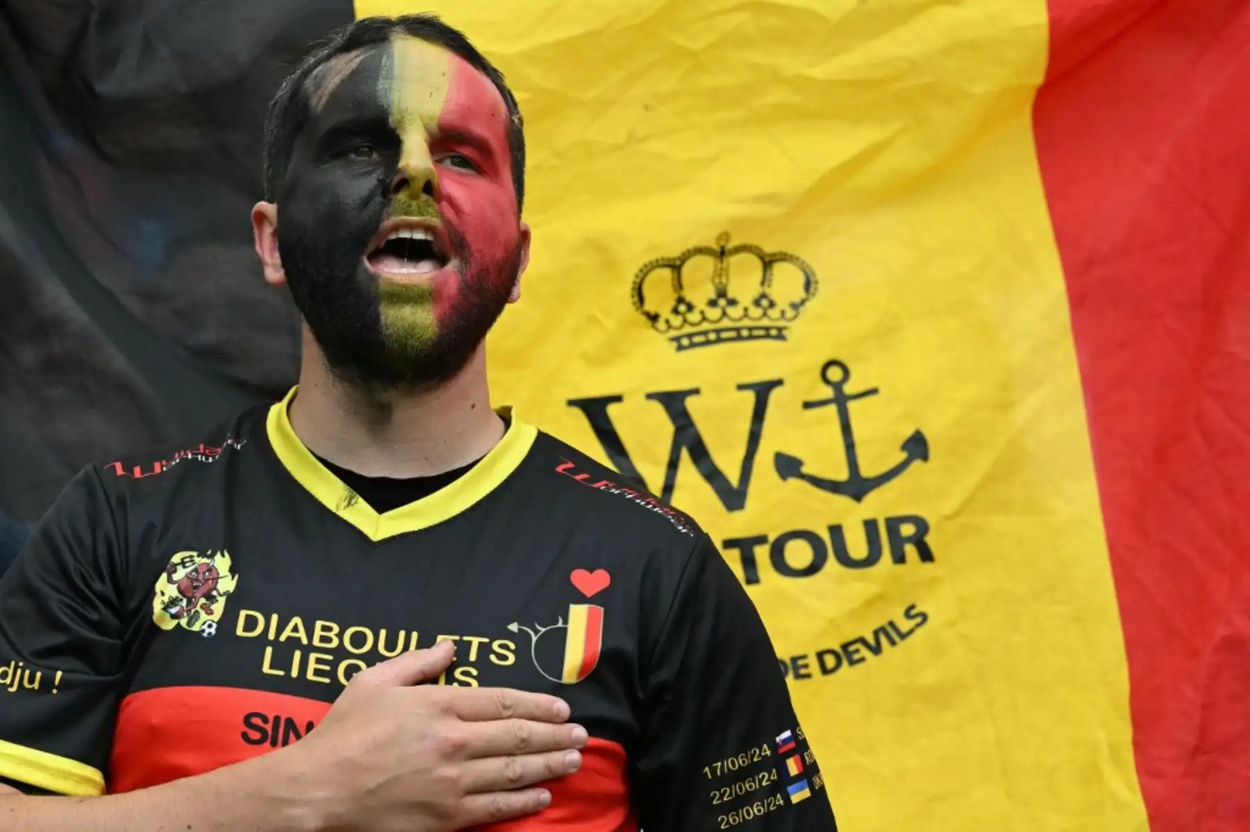 Los seguidores de Bélgica animan antes del partido del grupo E de la UEFA EURO 2024 entre Bélgica y Eslovaquia, en Frankfurt Main (Alemania). Foto: EFE