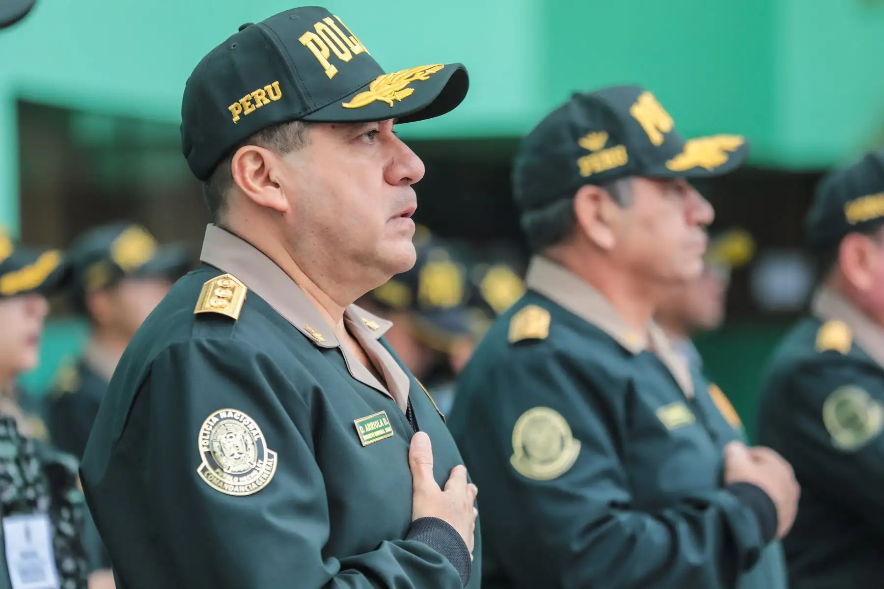 El Comandante General de la PNP Víctor José Zanabria Angulo, preside la ceremonia de reconocimiento a los agentes del Escuadrón Verde por su destacada labor durante diversas intervenciones.
Foto: PNP