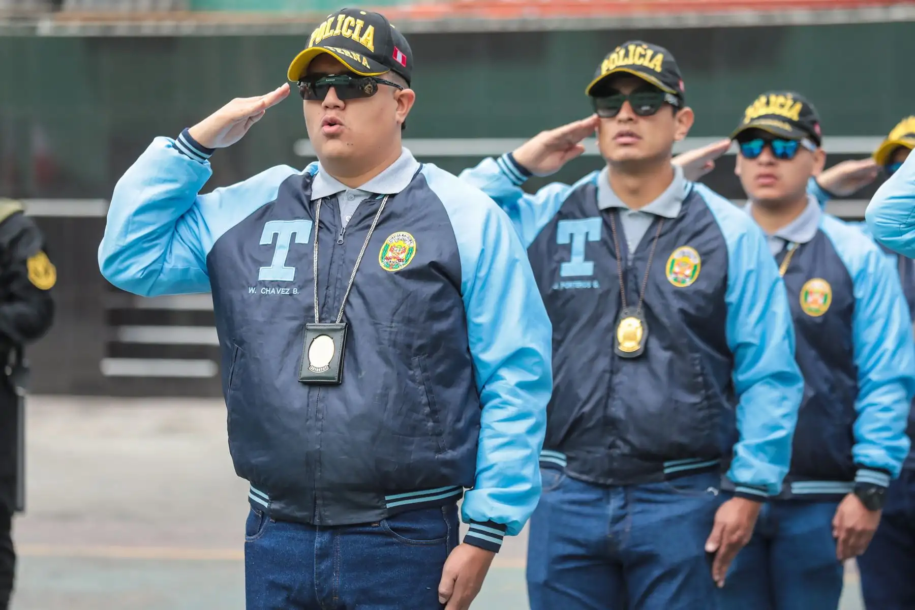 El Comandante General de la PNP Víctor José Zanabria Angulo, preside la ceremonia de reconocimiento a los agentes del Escuadrón Verde por su destacada labor durante diversas intervenciones.
Foto: PNP