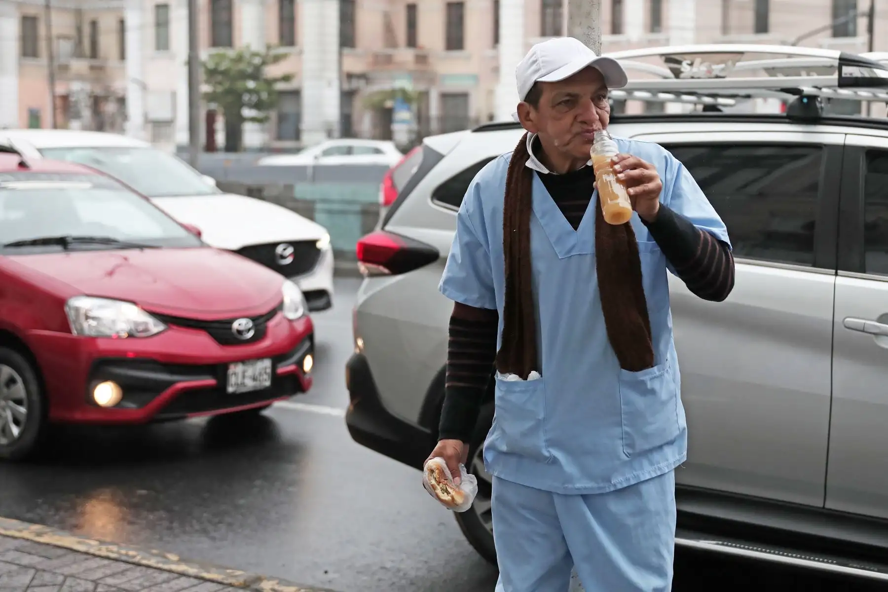 Venta de bebidas calientes por frío en Lima.
Foto: ANDINA/Connie Calderon