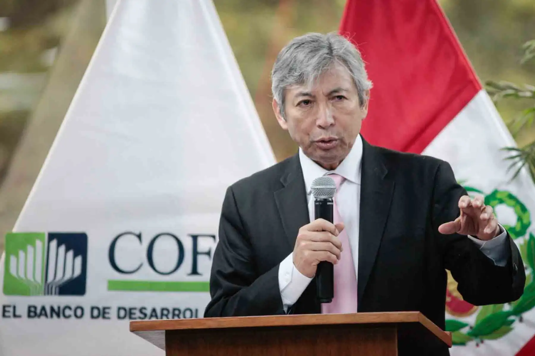 El Ministro de Economía, José Arista, asistió a la presentación del Programa de Inversión en Bonos Sostenibles en COFIDE.
Foto: ANDINA/Lino Chipana
