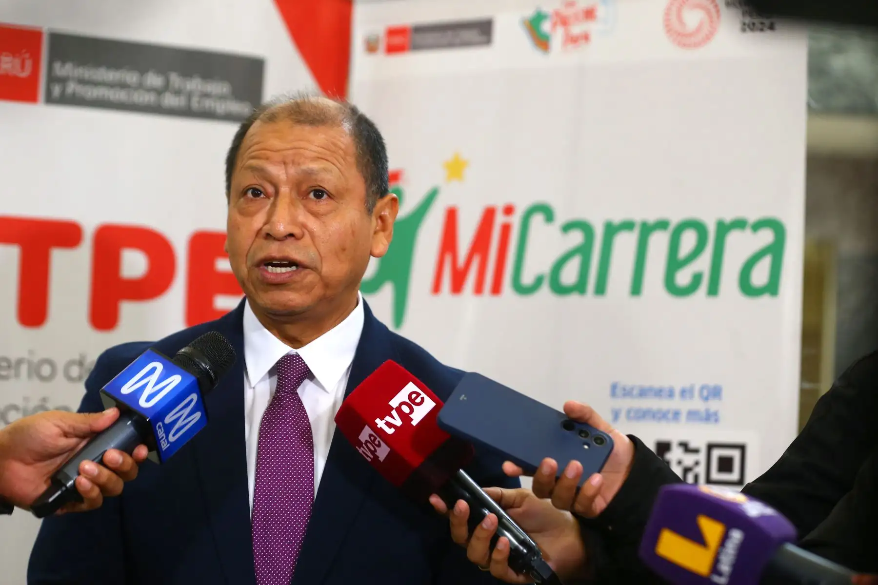 El Ministerio de Trabajo de Promoción del Empleo (MTPE) y la Embajada del Reino de España en Perú, firman una Declaración de Intenciones, con el objetivo de facilitar y agilizar el traslado de información de la oferta educativa de España para su integración en la Plataforma “Mi Carrera”, sobre becas de postgrado convocadas anualmente por el Ministerio de Asuntos Exteriores, Unión Europea y Cooperación del Reino de España (Programa Becas MAEC-AECID y de la Fundación Carolina).
Foto: ANDINA/Eddy Ramos