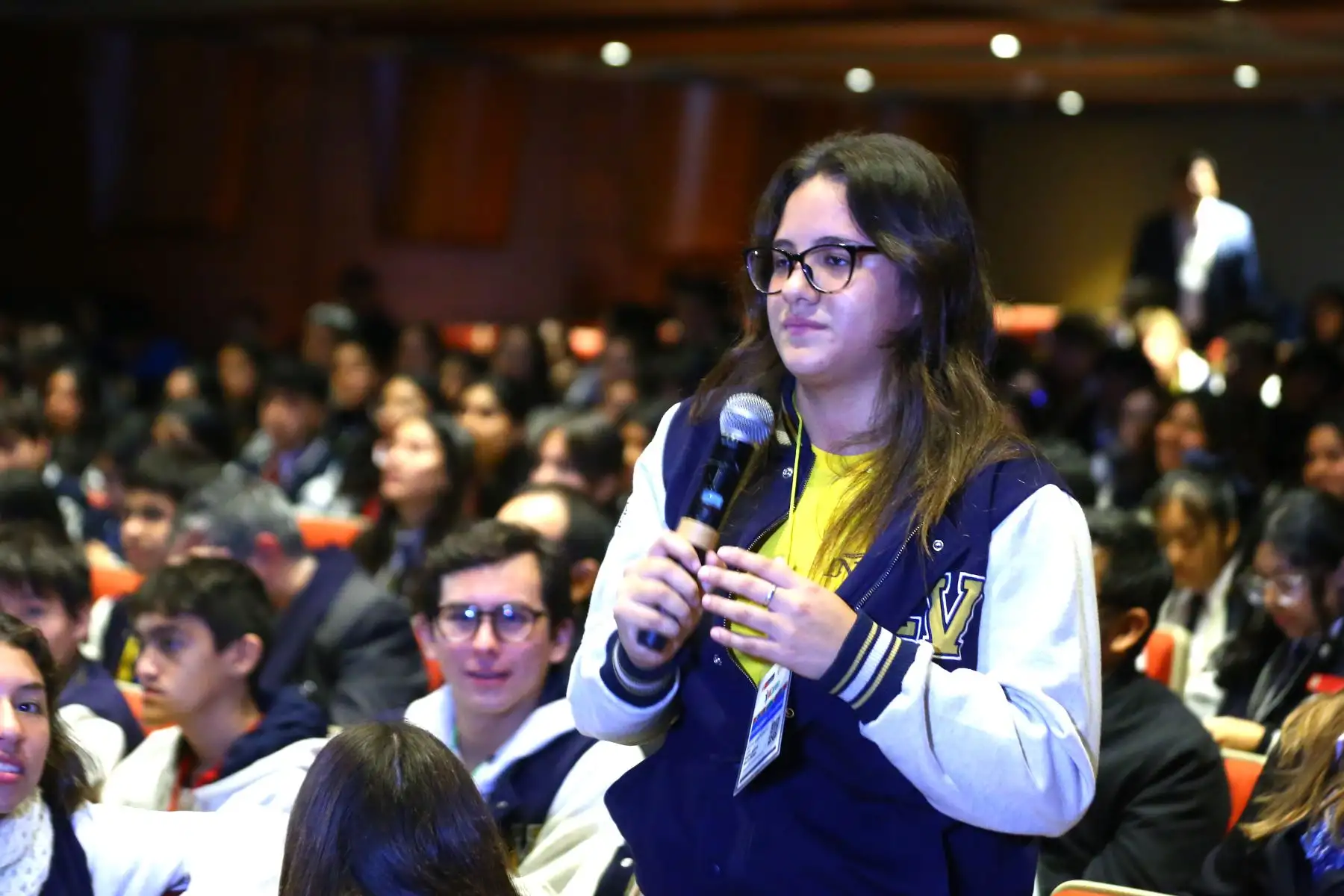 Estudiantes, participan en el lanzamiento de la plataforma  web "Mi Carrera", la cual brinda información y herramientas para que jóvenes tomen decisiones informadas sobre su formación superior y futura carrera profesional. 
Foto: ANDINA/Eddy Ramos