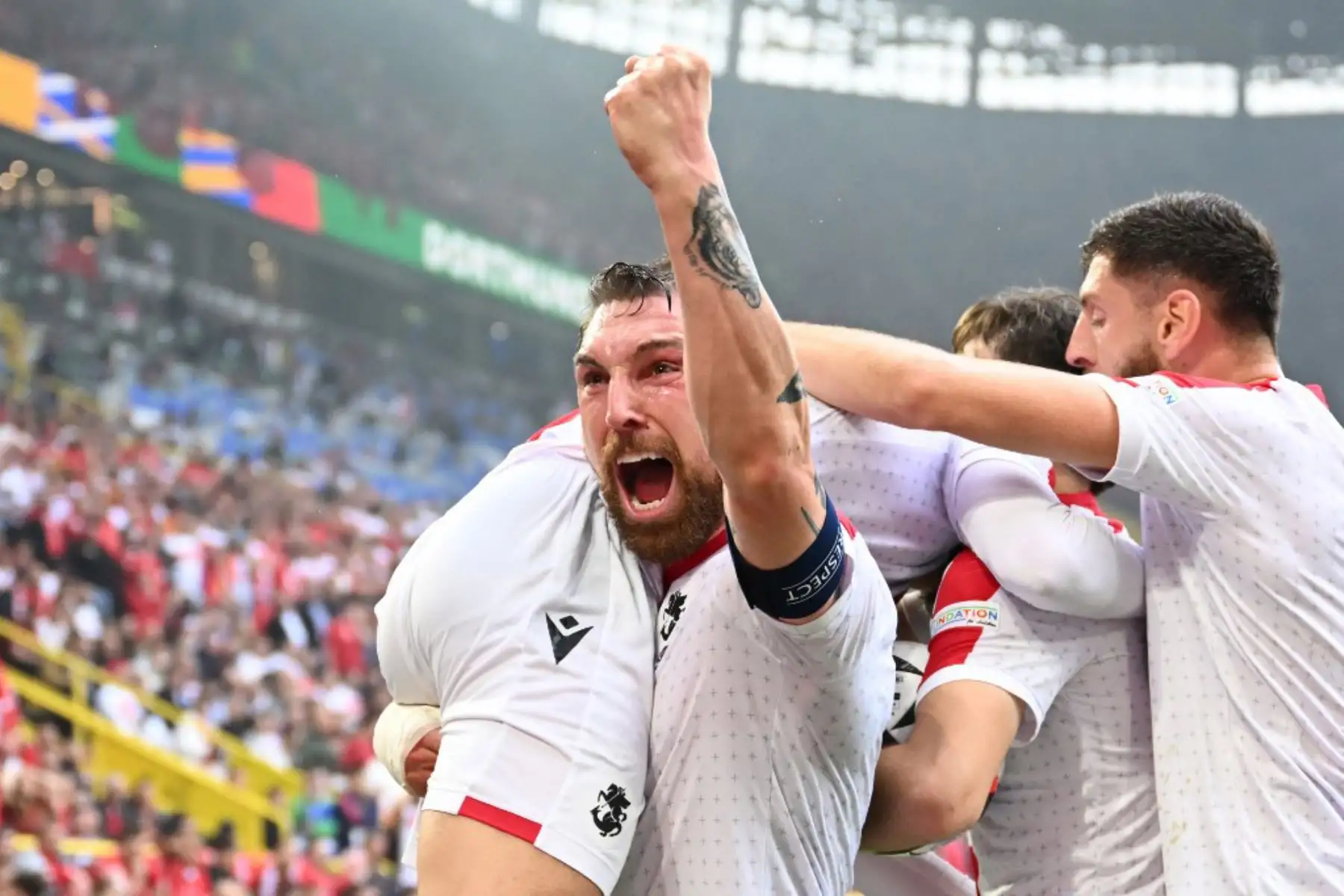 El defensor de Georgia Guram Kashia celebra el primer gol del equipo durante el partido de fútbol del Grupo F de la UEFA Euro 2024 entre Turquía y Georgia en el BVB Stadion de Dortmund. Foto: AFP