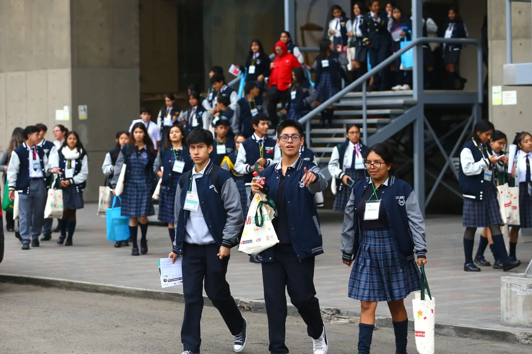 Estudiantes, participan en el lanzamiento de la plataforma  web "Mi Carrera", la cual brinda información y herramientas para que jóvenes tomen decisiones informadas sobre su formación superior y futura carrera profesional. 
Foto: ANDINA/Eddy Ramos