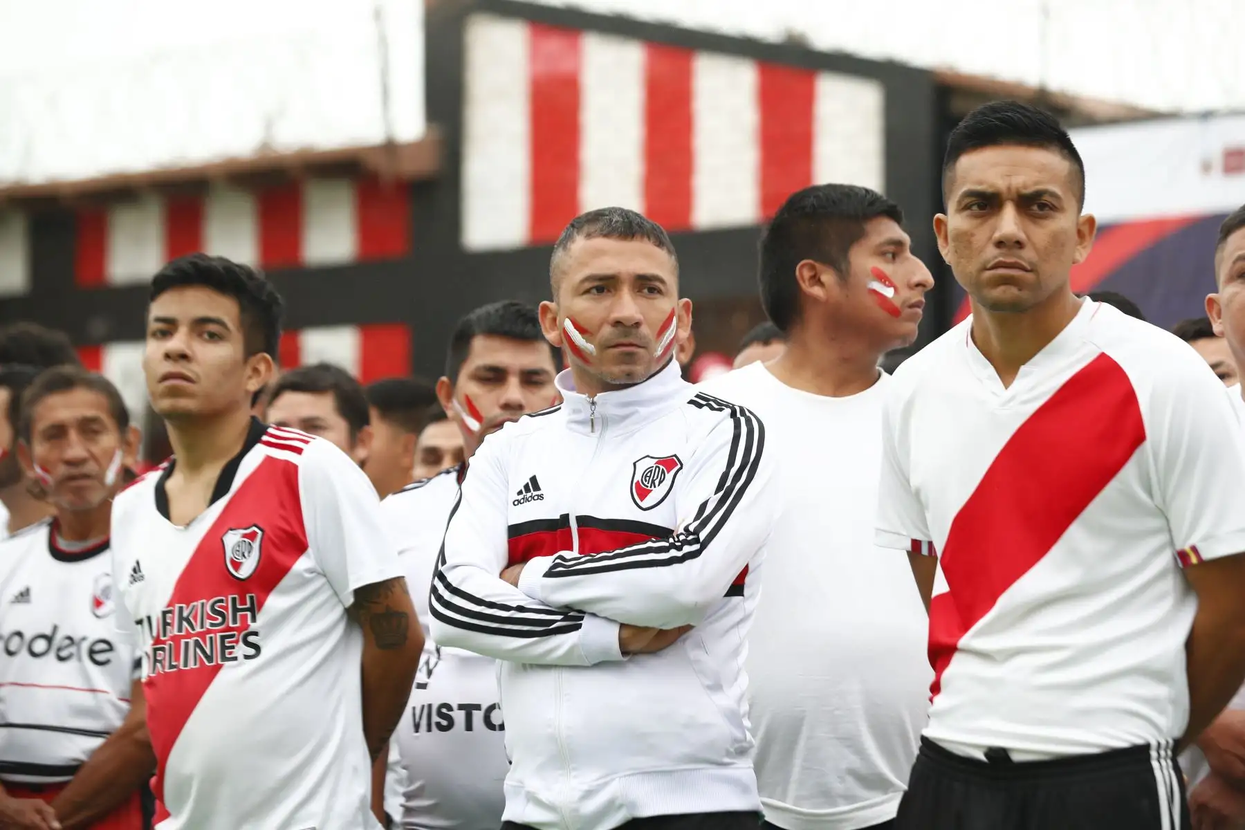 Internos del Establecimiento Penitenciario del Callao son el público espectador de los partidos de fútbol de la Copa América Penitenciaria 2024, organizada por el INPE, en la que participan reclusos de 12 centros penitenciarios del Perú. Foto: ANDINA/Daniel Bracamonte