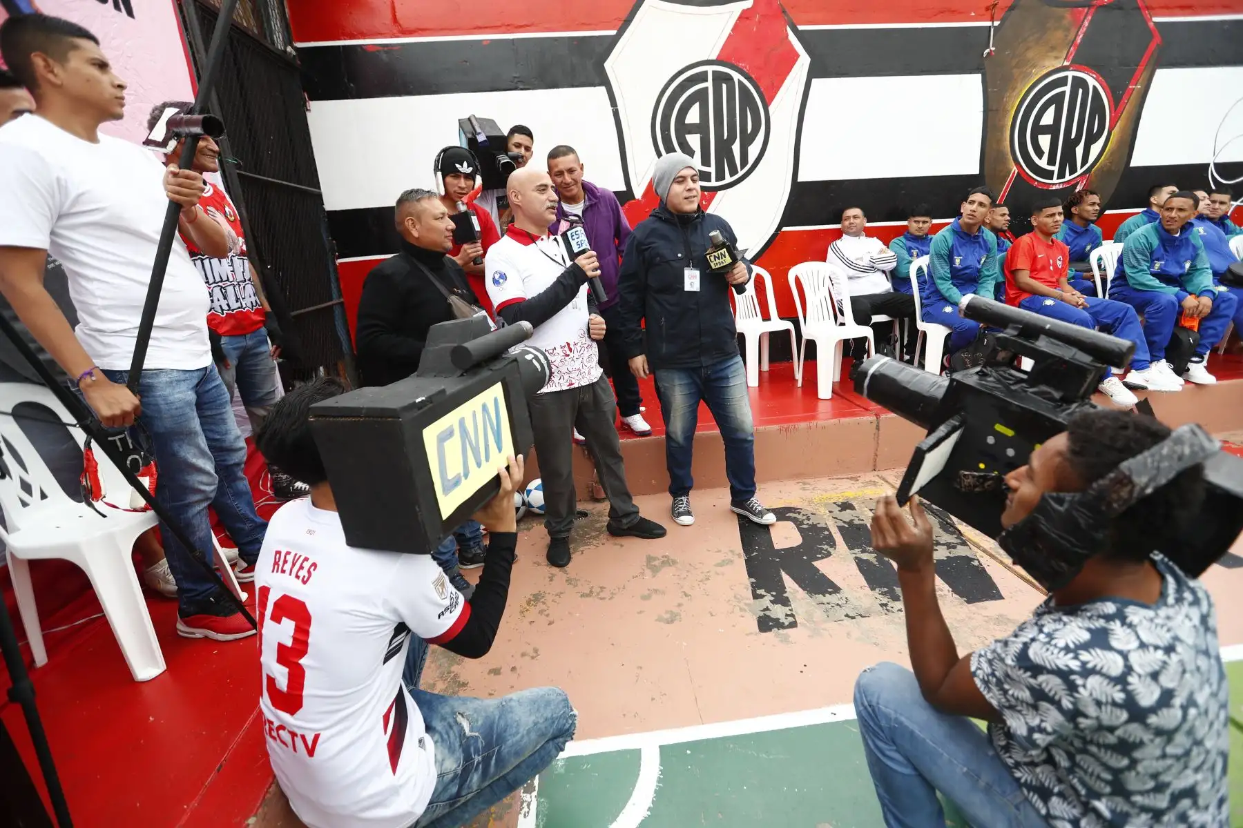 Internos del Establecimiento Penitenciario del Callao son el público espectador de los partidos de fútbol de la Copa América Penitenciaria 2024, organizada por el INPE, en la que participan reclusos de 12 centros penitenciarios del Perú. Foto: ANDINA/Daniel Bracamonte