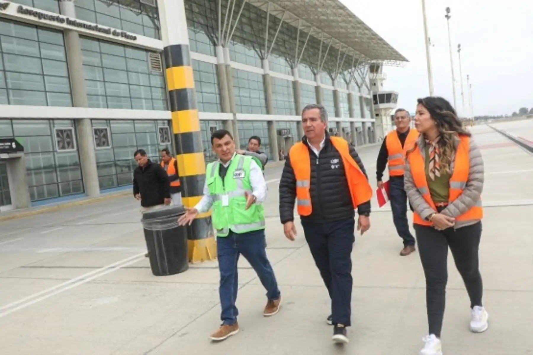 Ministro de Transportes y Comunicaciones, Raúl Pérez Reyes, supervisó las instalaciones del Aeropuerto Internacional de Pisco. Foto: Cortesía.
