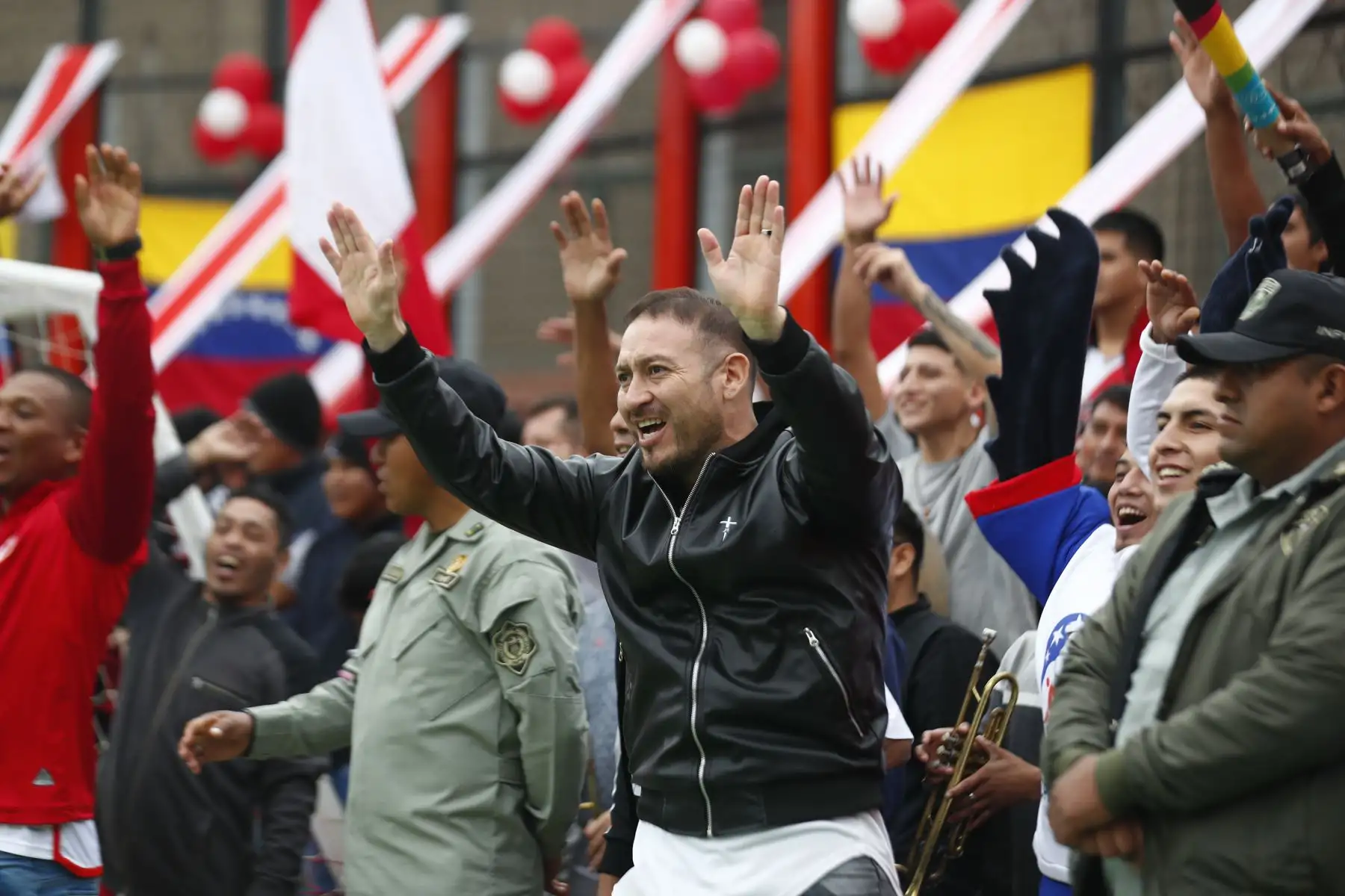 Internos del Establecimiento Penitenciario del Callao son el público espectador de los partidos de fútbol de la Copa América Penitenciaria 2024, organizada por el INPE, en la que participan reclusos de 12 centros penitenciarios del Perú. Foto: ANDINA/Daniel Bracamonte