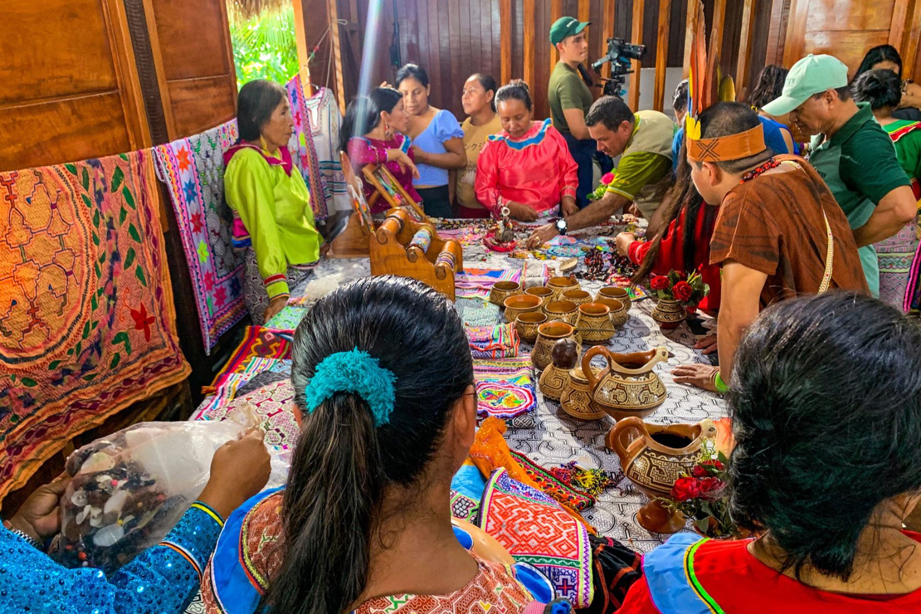 Las instalaciones beneficiarán directamente a los 33 miembros de la asociación, compuesta por 32 mujeres y 1 hombre, quienes se dedican a la confección de variadas artesanías textiles. Foto: ANDINA/Sernanp