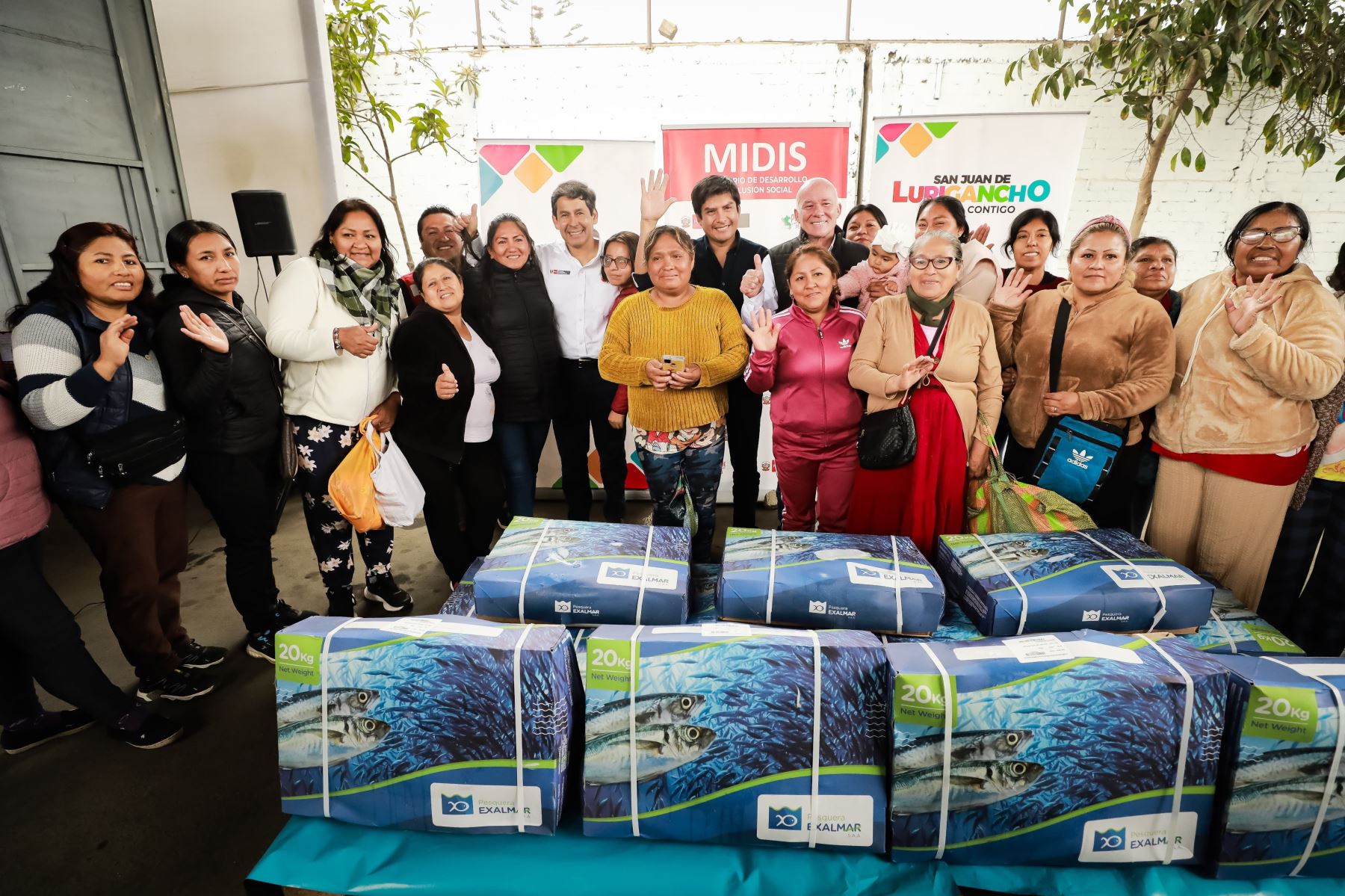 El Ministerio de Desarrollo e Inclusión Social y la SNP distribuyen pescado a ollas comunes de Lima Metropolitana. Foto: MIDIS/Difusión.