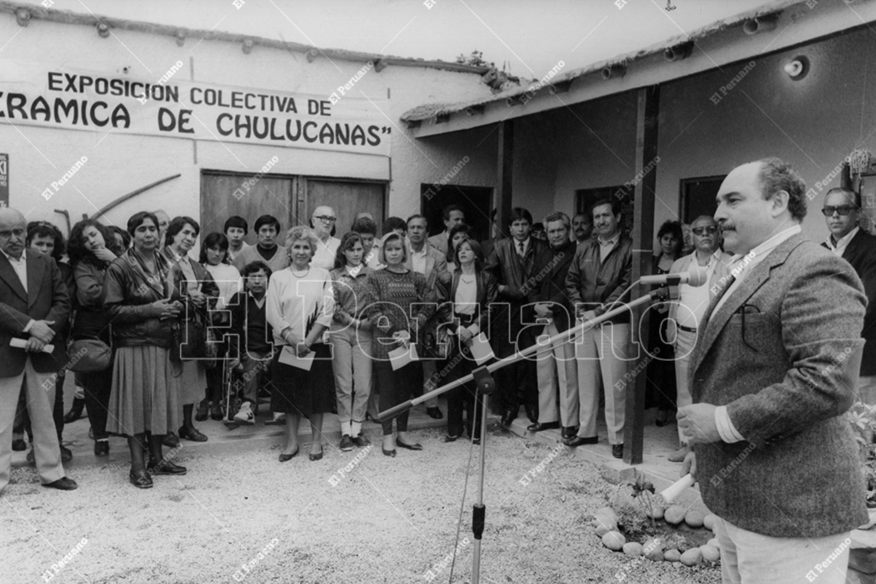 Lima - 3 setiembre 1991 / El alcalde de Miraflores, Alberto Andrade Carmona, inaugura exposición colectiva "Cerámica de Chulucanas". Foto: Archivo Histórico de El Peruano