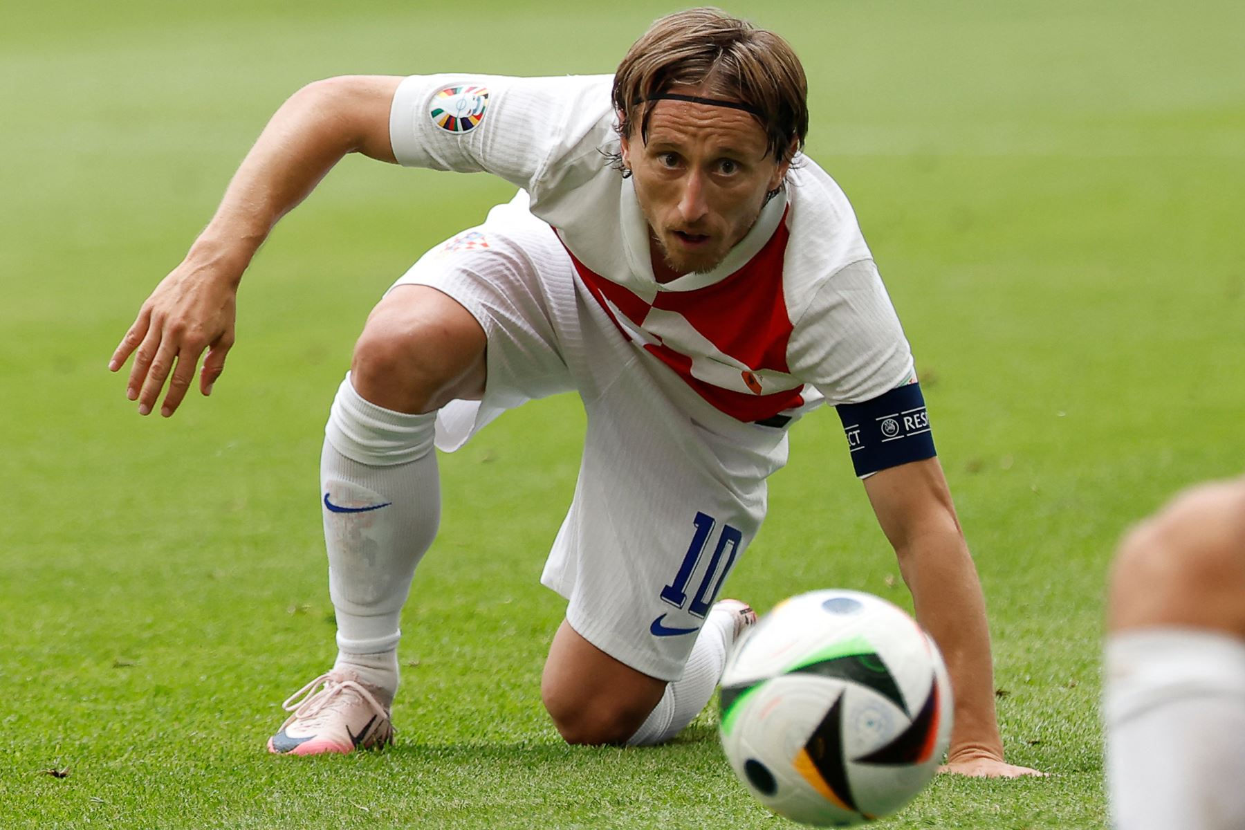 El centrocampista croata, Luka Modric reacciona durante el partido de fútbol del Grupo B de la UEFA Euro 2024 entre Croacia y Albania en el Volksparkstadion de Hamburgo.
Foto: AFP