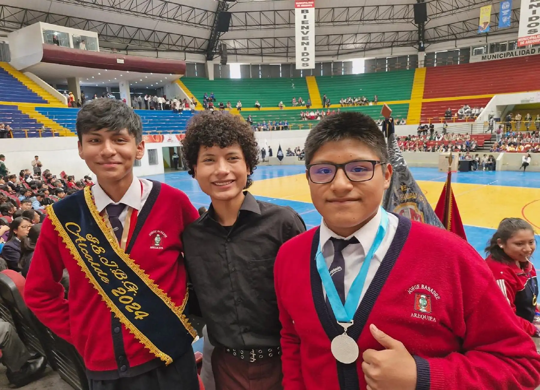 Hace 12 años, José Adolfo Quisocala fundó el proyecto del Eco Banco del Estudiante Bartselana, para promover la educación e inclusión financiera en niños, adolescentes y jóvenes, haciendo de los residuos sólidos generados en los hogares y centros de estudio, una “eco moneda” con la que realizan operaciones financieras reales.