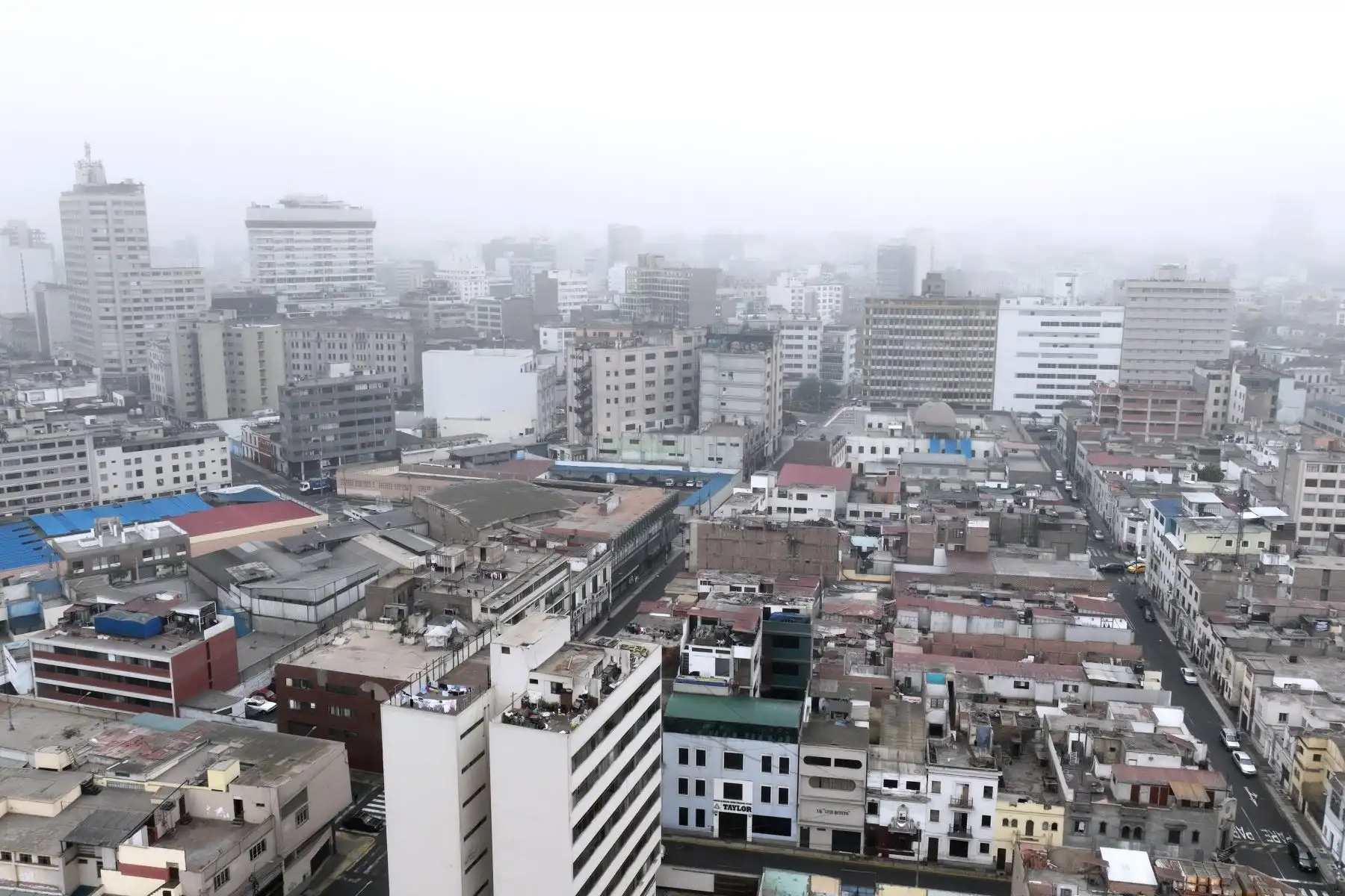 Lima Metropolitano sigue experimentando bajas temperaturas en los últimos días. Fuerte presencia de neblina y llovizna en distritos como Cercado de Lima, Miraflores, Barranco y Chorrillos. Foto: ANDINA/Daniel Bracamonte