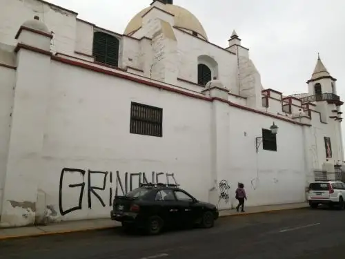 Autoridades de la Municipalidad de Trujillo denunciaron un atentado cultural en el centro histórico. Desconocidos realizaron pintas en muro exterior del monasterio Nuestra Señora del Carmen y en otros inmuebles históricos. ANDINA/Difusión