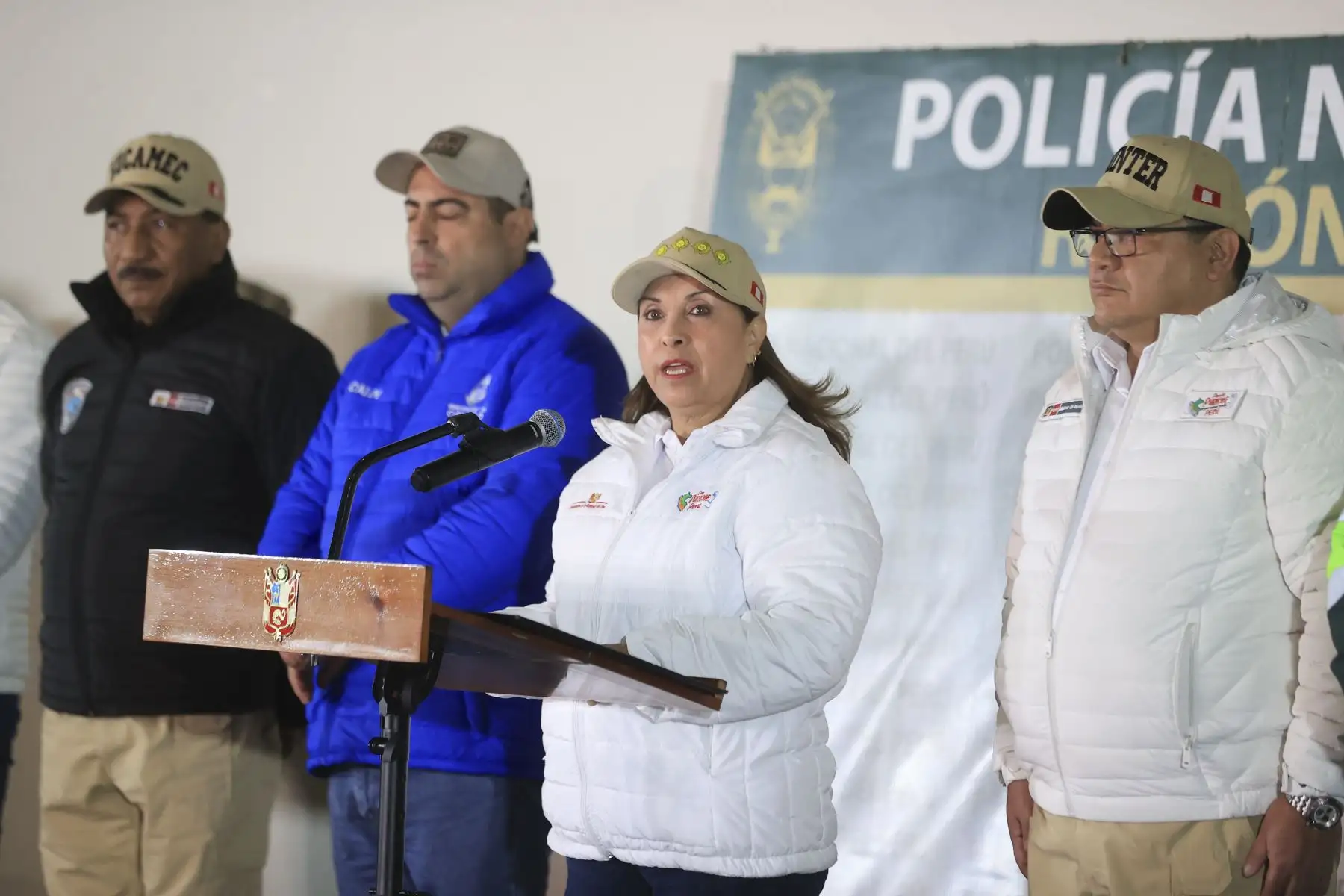 La presidenta de la República, Dina Ercilia Boluarte Zegarra, participó desde muy temprano en el operativo de la Policía Nacional del Perú "Amanecer Seguro", que se realizó en el Callao. Foto: ANDINA/Presidencia