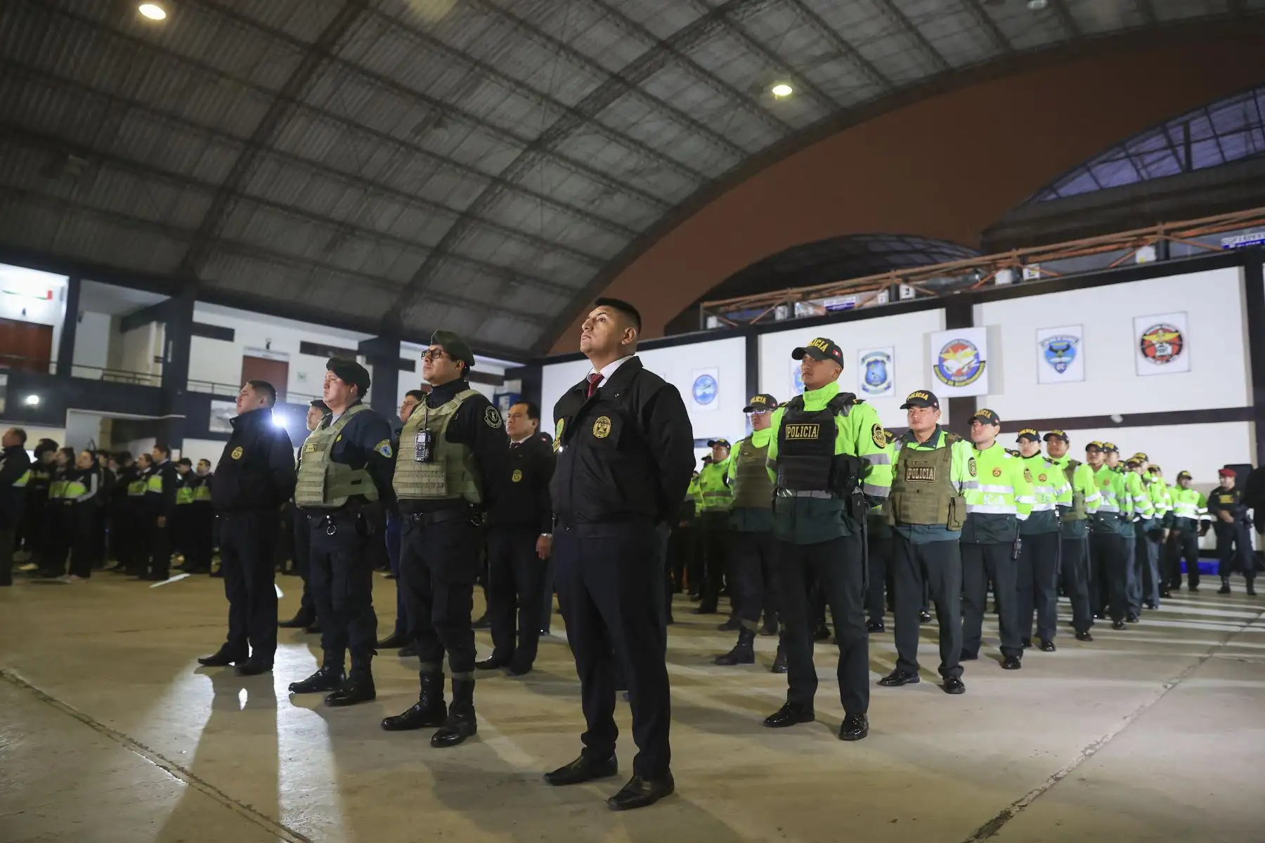 La presidenta de la República, Dina Ercilia Boluarte Zegarra, participó desde muy temprano en el operativo de la Policía Nacional del Perú "Amanecer Seguro", que se realizó en el Callao. Foto: ANDINA/Presidencia