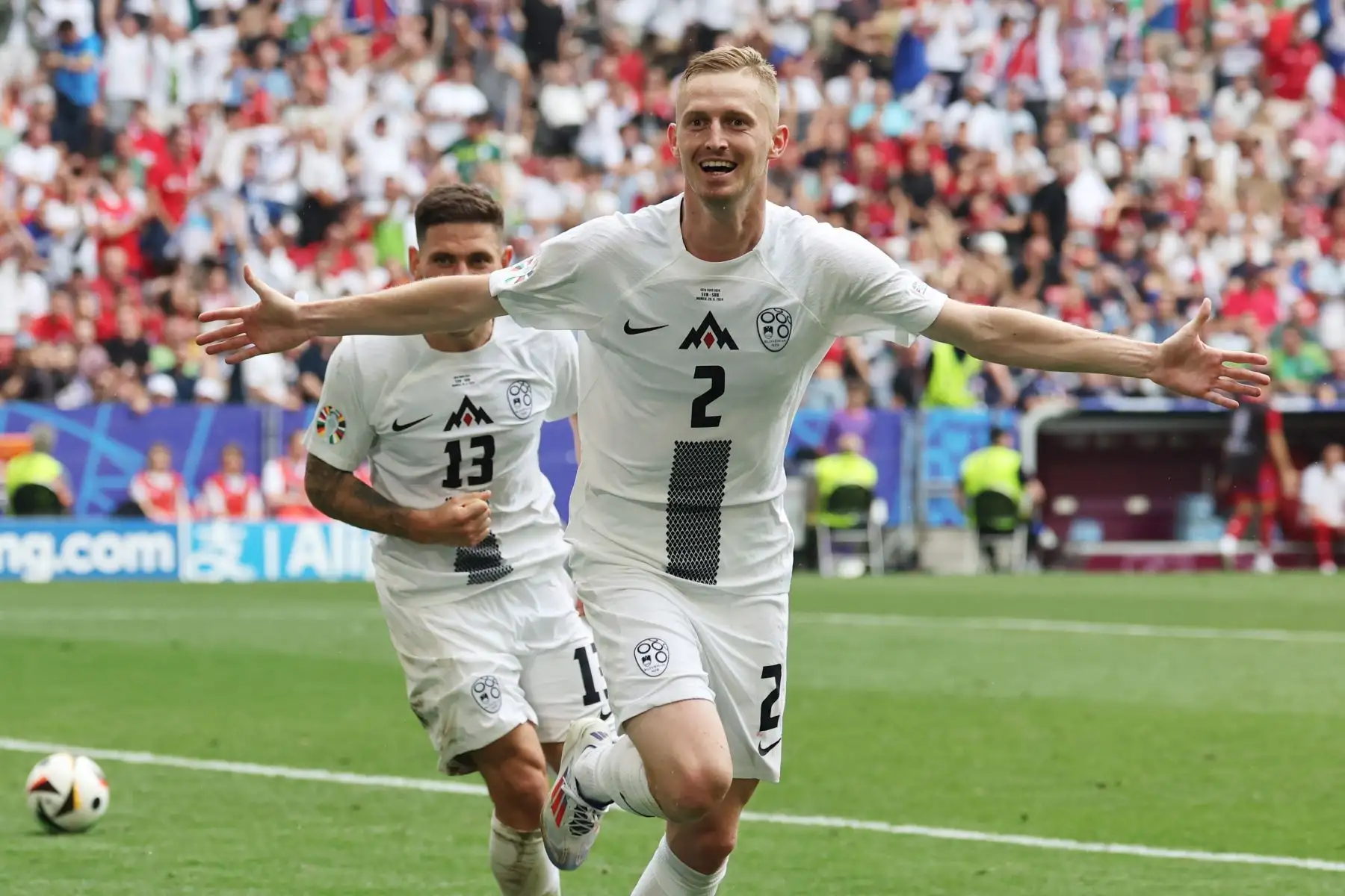 Zan Karnicnik de Eslovenia celebra el primer gol anotado para su selección durante el partido de fútbol del Grupo C de la UEFA EURO 2024 entre Eslovenia y Serbia, en Munich, Alemania, el 20 de junio de 2024. Foto: EFE