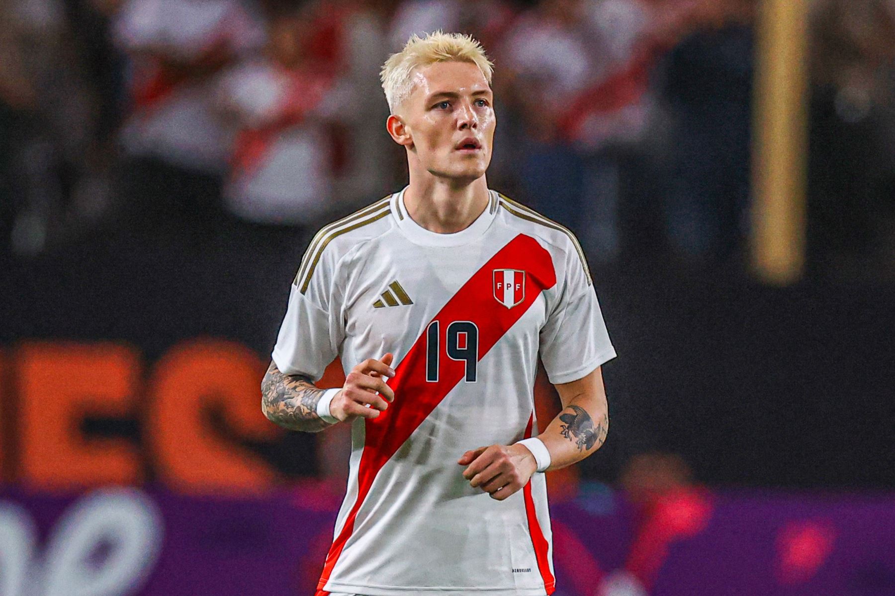 Oliver Sonne disputando su segundo partido con la selección peruana. Foto: ANDINA/Carlos Lezama Villantoy