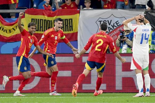 España clasifica a los octavos de final de la Eurocopa, al vencer a Italia por 1-0