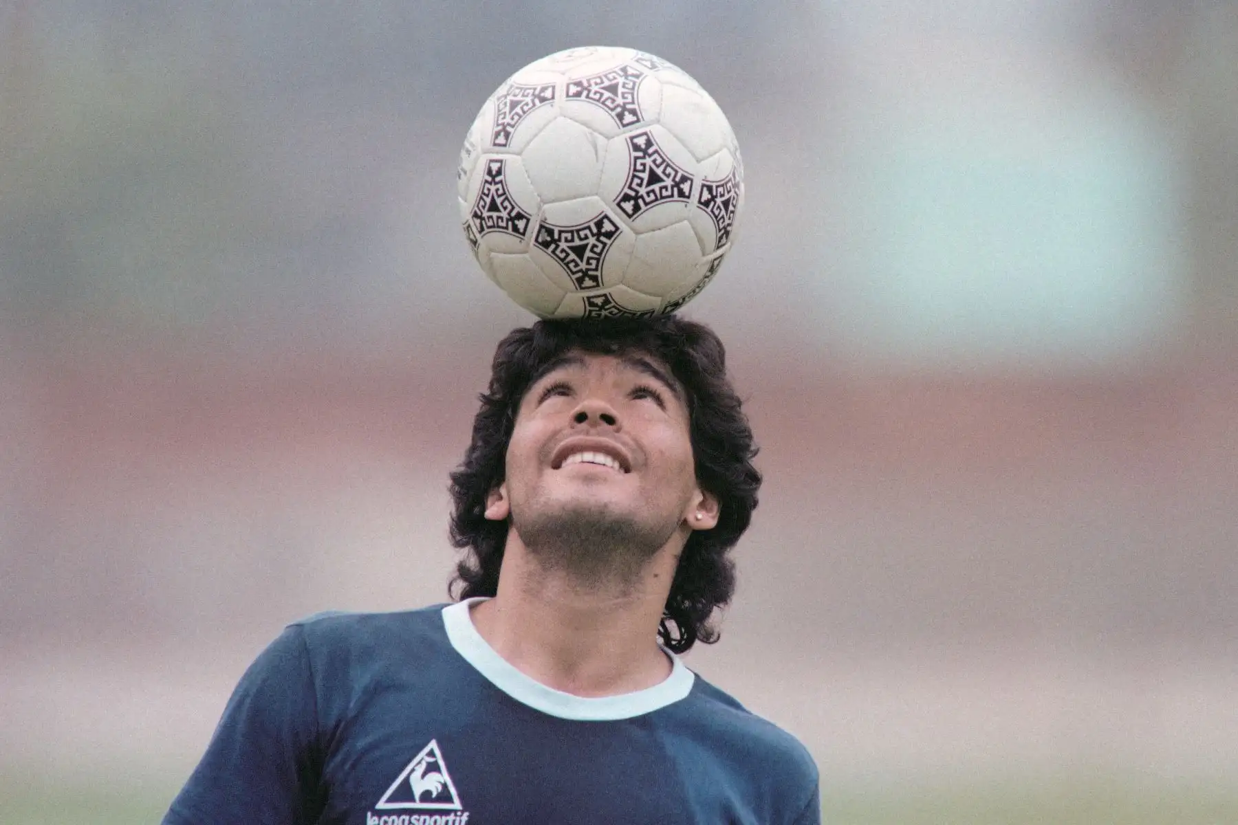 Diego Armando Maradona se disputa con Pelé el título de mejor jugador de la historia del fútbol, en opinión de muchos, y tampoco tiene la Copa América. En 1979 Argentina no ganó ningún partido y quedó eliminada en la primera fase. En 1987 terminó cuarta. Y en 1989, en su última participación, cayó ante Brasil. Foto: AFP