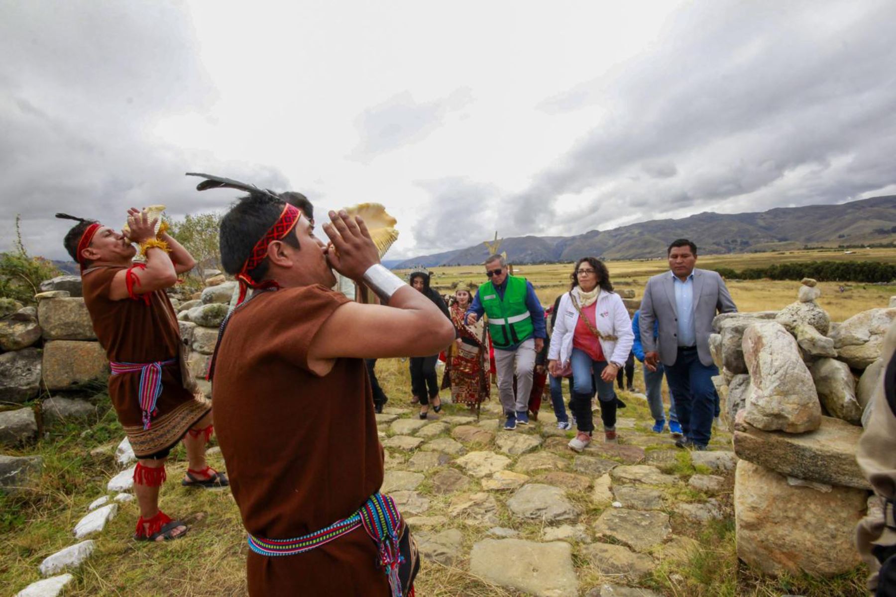La ministra de Cultura, Leslie Urteaga, recorrió el sitio arqueológico de Huánuco Pampa, en la región Huánuco. Foto: ANDINA/Mincul